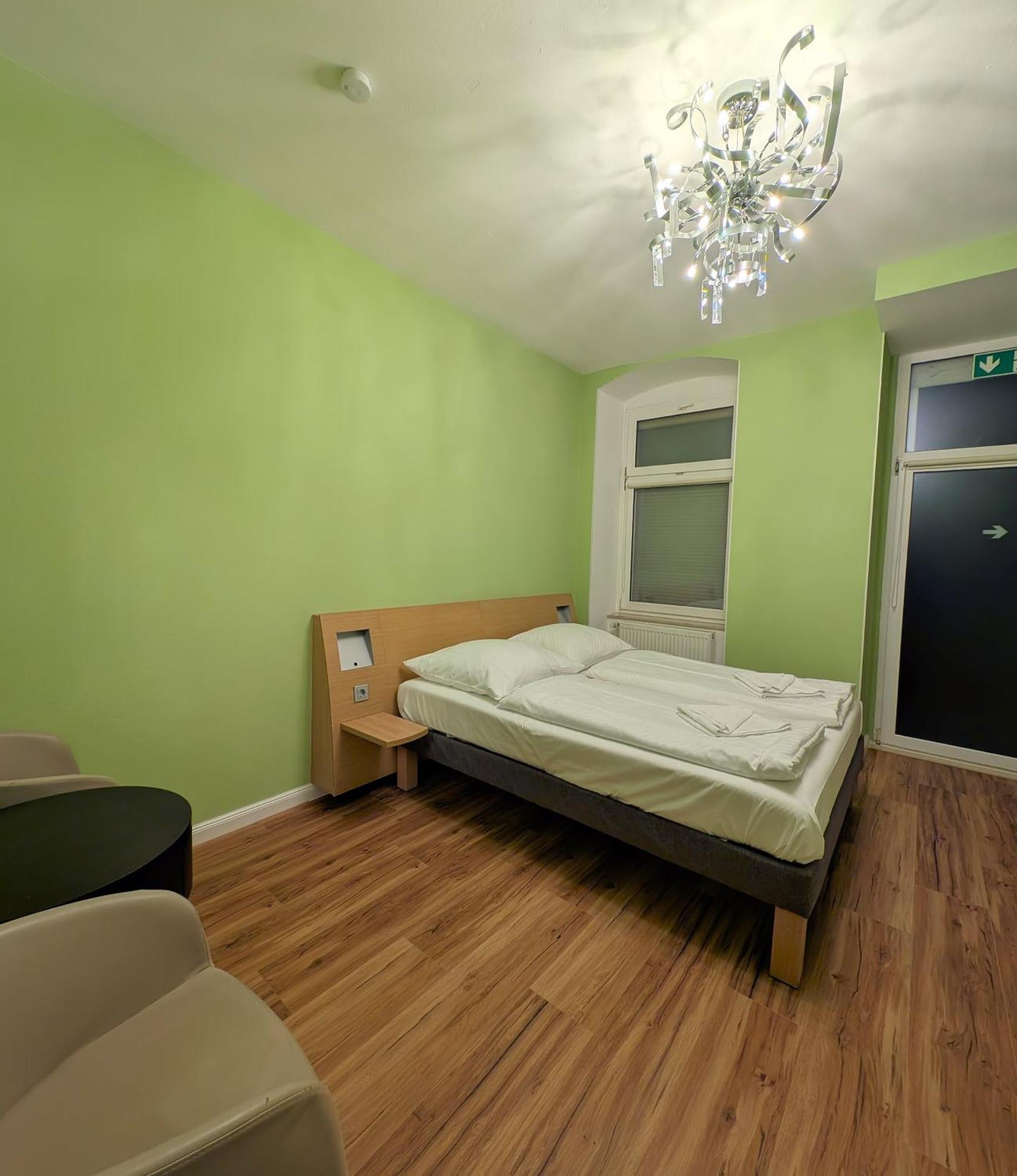Deluxe Two-Bedroom Apartment Garden View