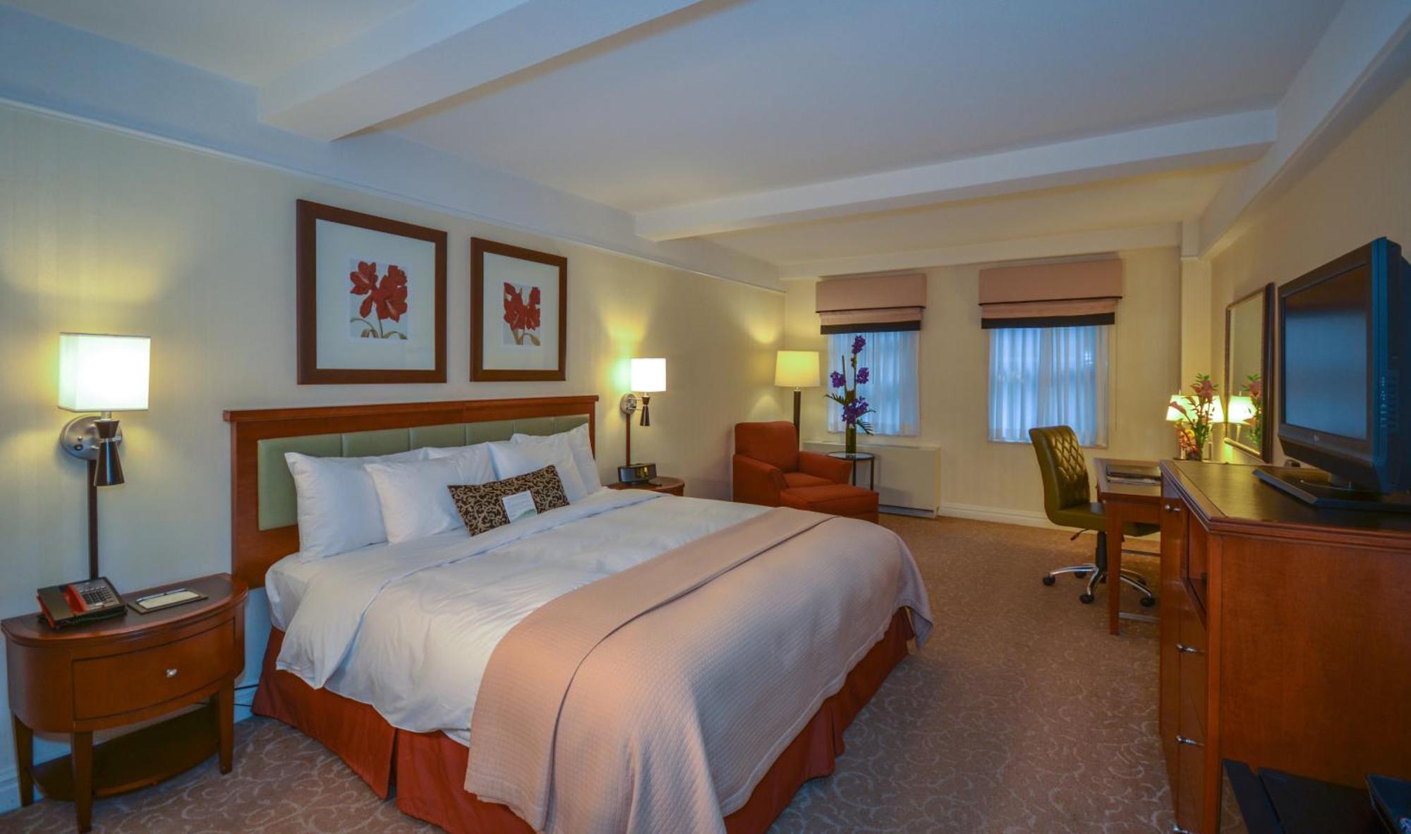 Deluxe Room Queen