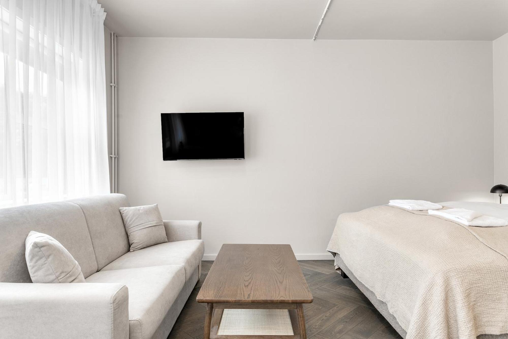 Deluxe Studio