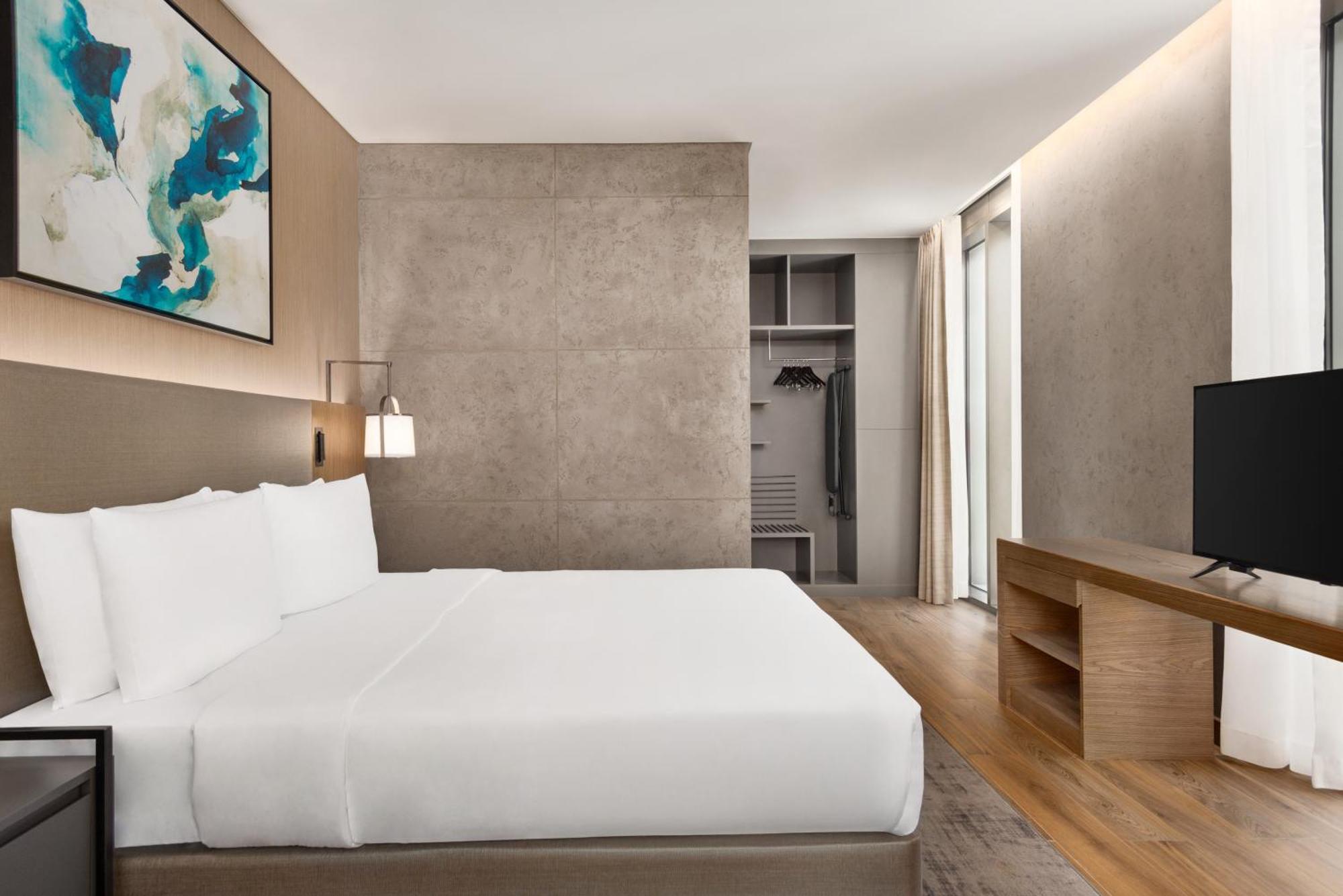 Executive Queen Suite