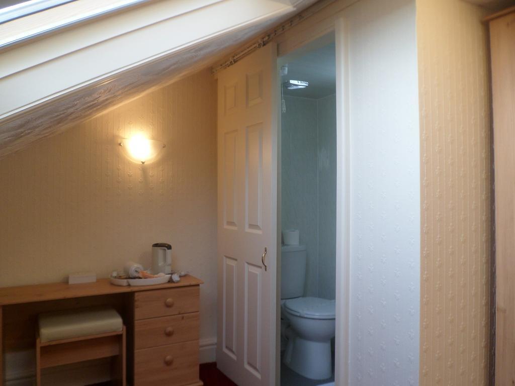 Basic Double Room with Shared Bathroom