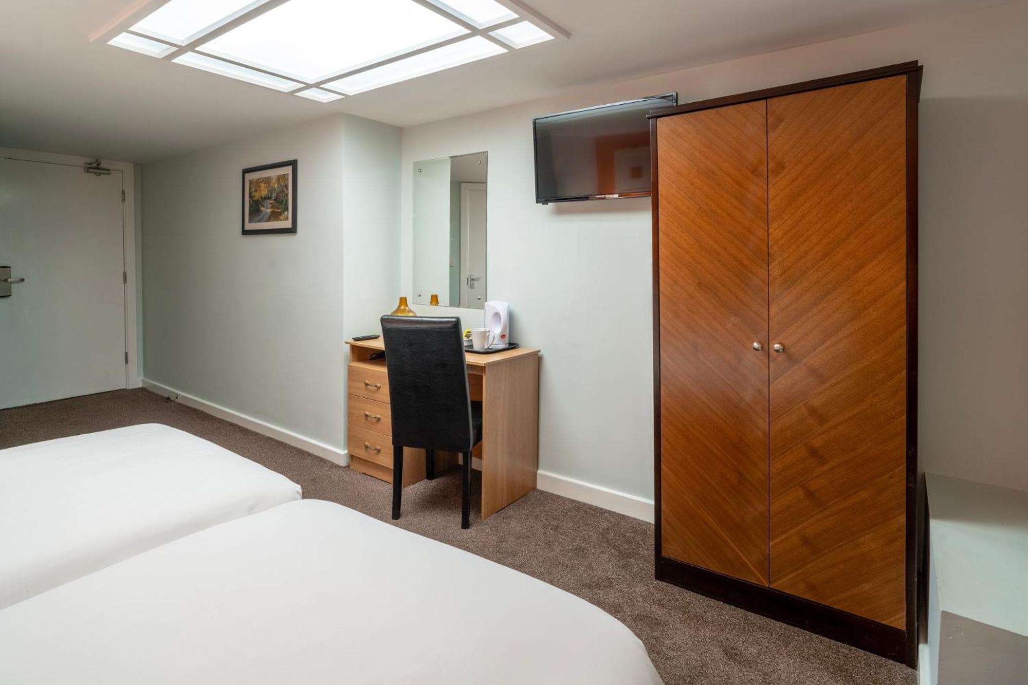 Standard Twin Room without Window
