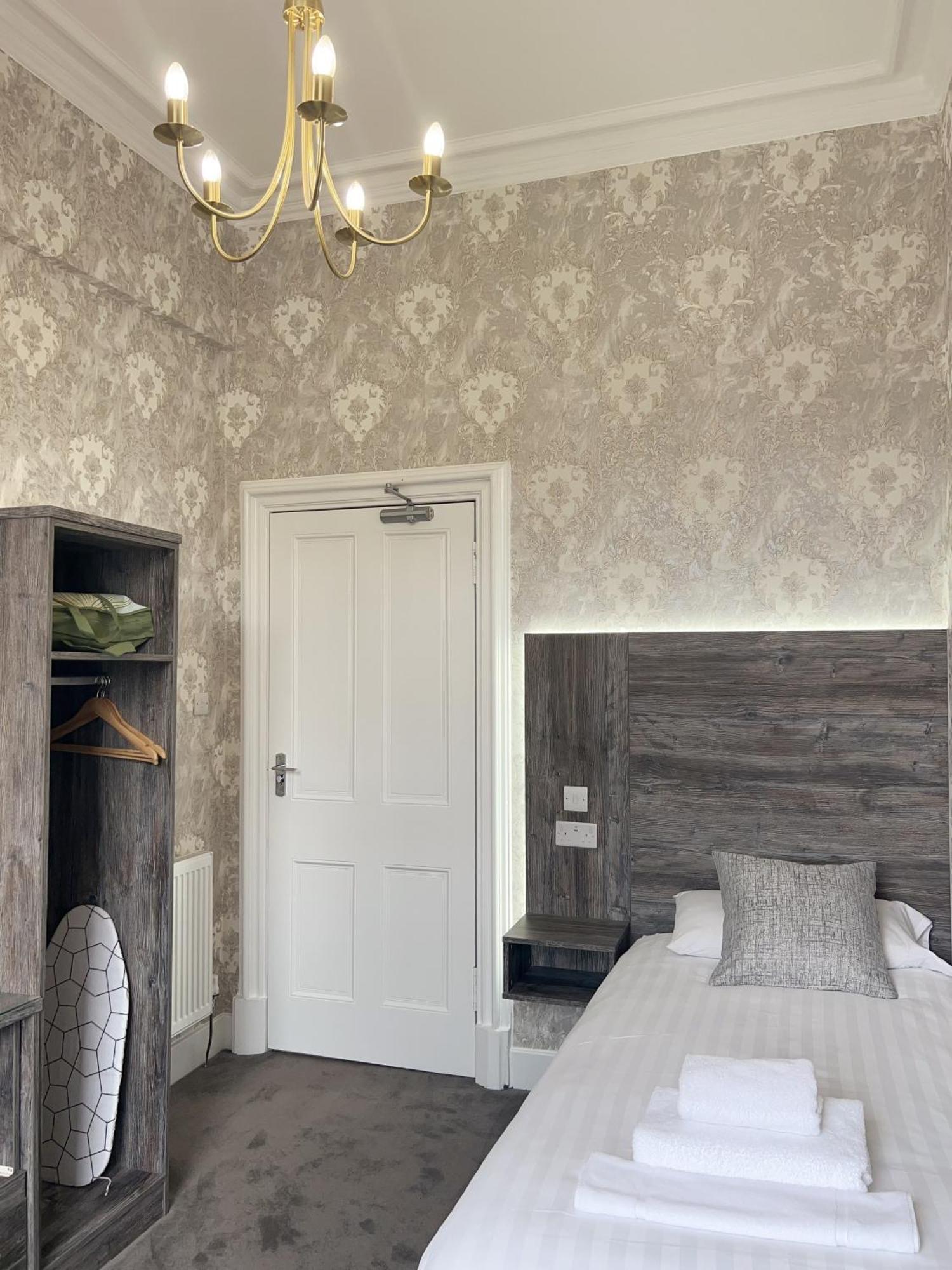 Standard Single Room,1664649146:JPEG