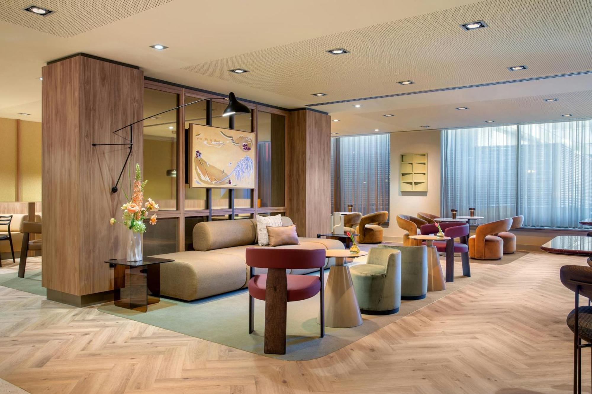 Executive Room M Club Lounge Access