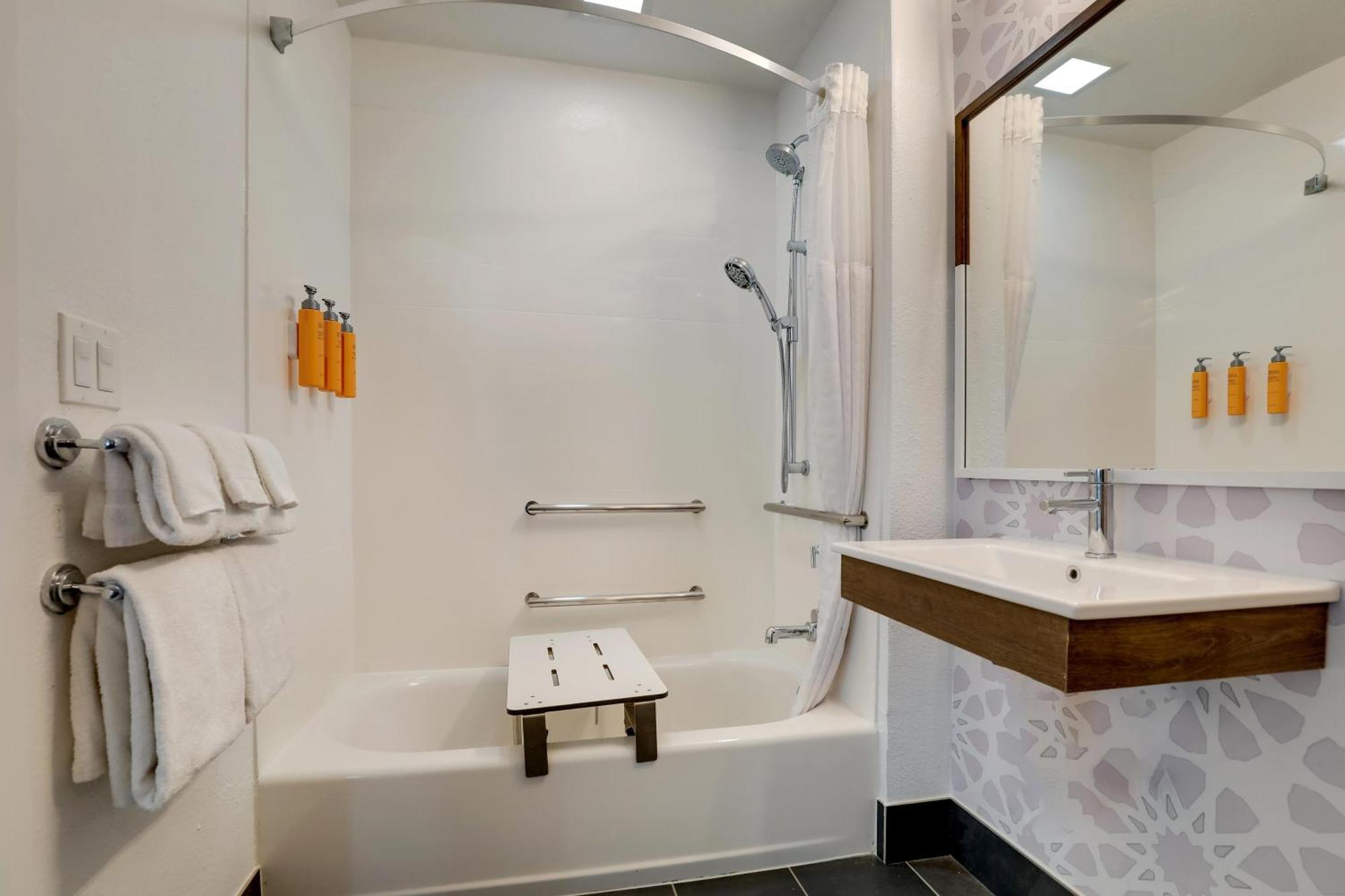 Suite de 1 dormitorio con cama grande y bañera - Adaptada para personas de movilidad reducida