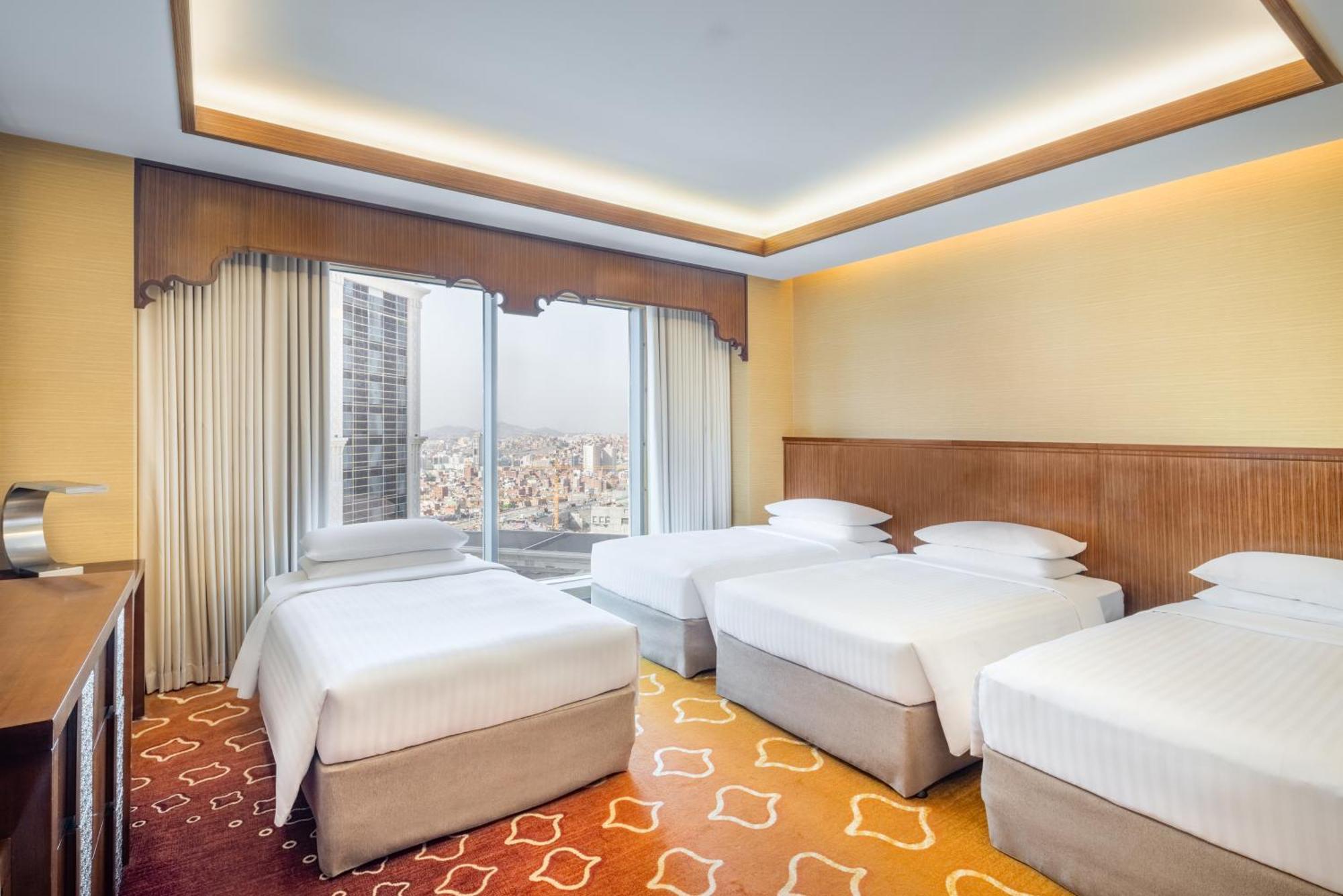 Alojamiento Cuádruple Deluxe con vistas a la ciudad