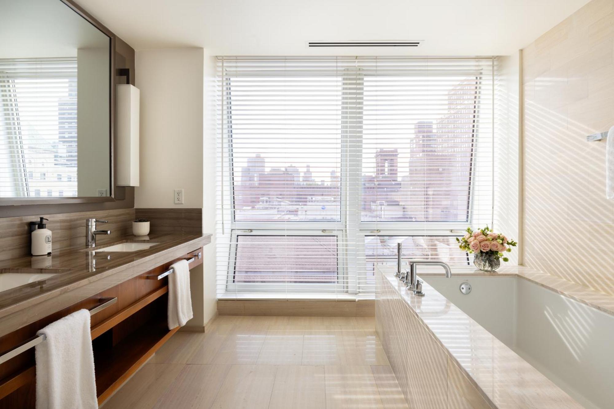 Deluxe City View King Kitchen