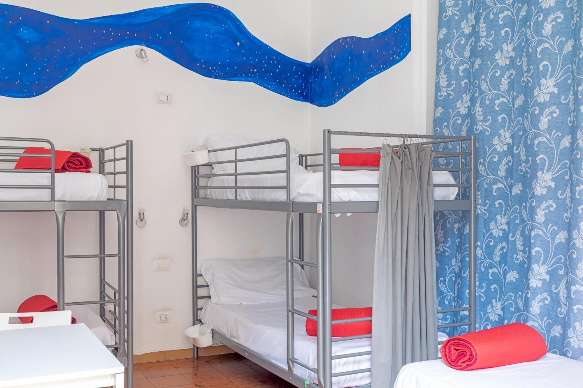 Single Bed Mixed Dormitory Room