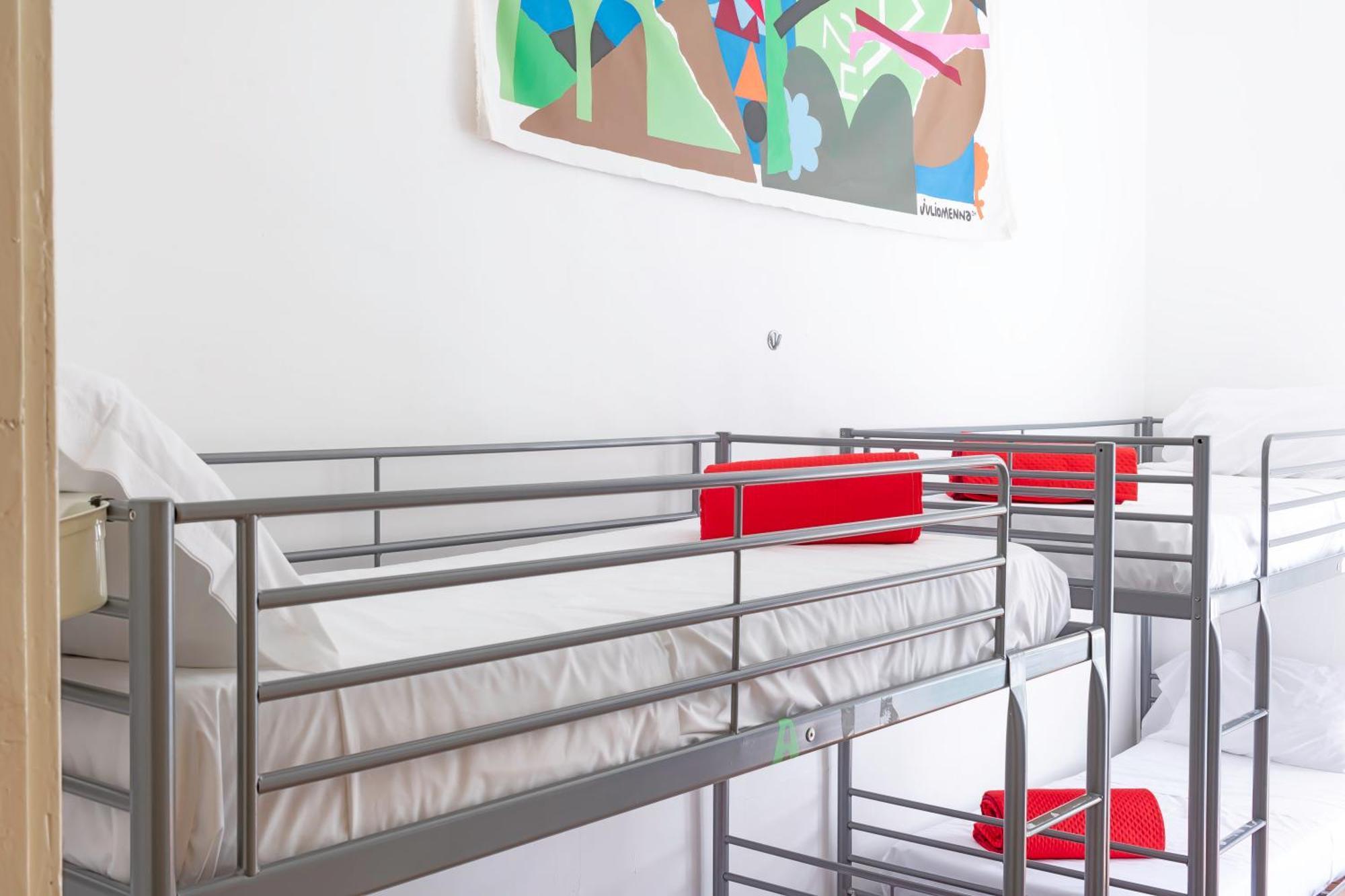 Bed 4-Bed Mixed Dormitory Room