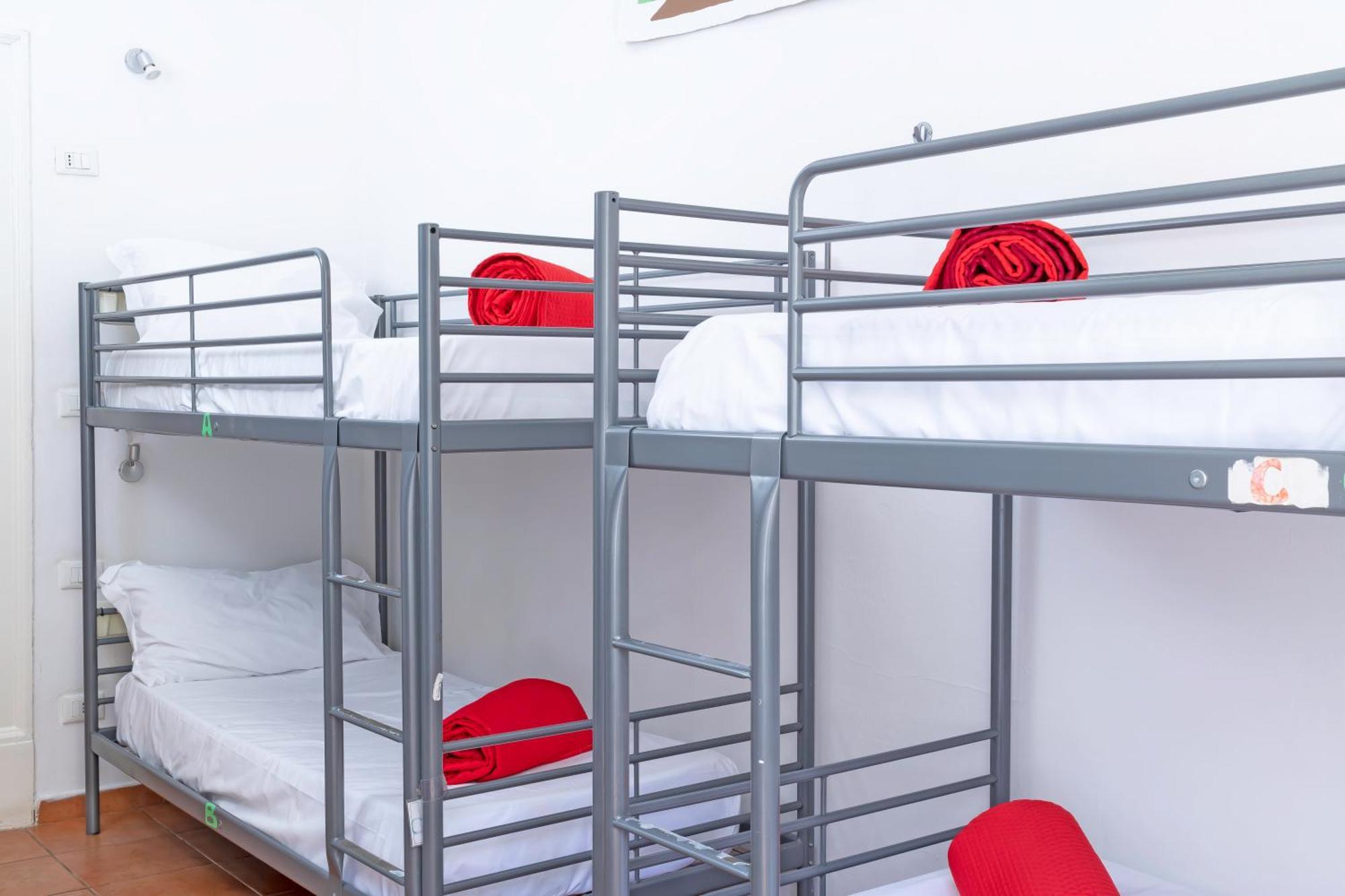 Bed 4-Bed Mixed Dormitory Room