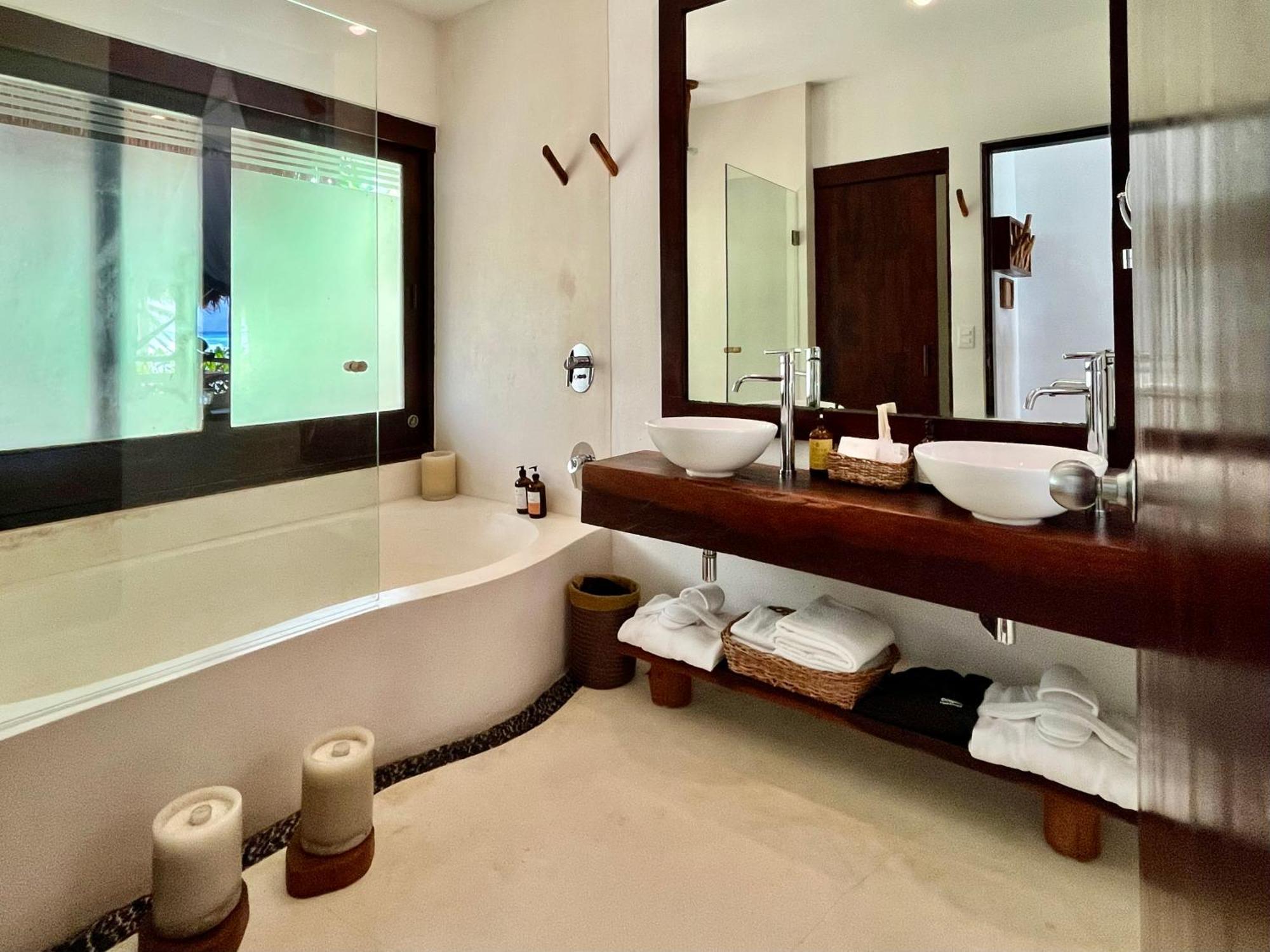 Deluxe Beachfront Room
