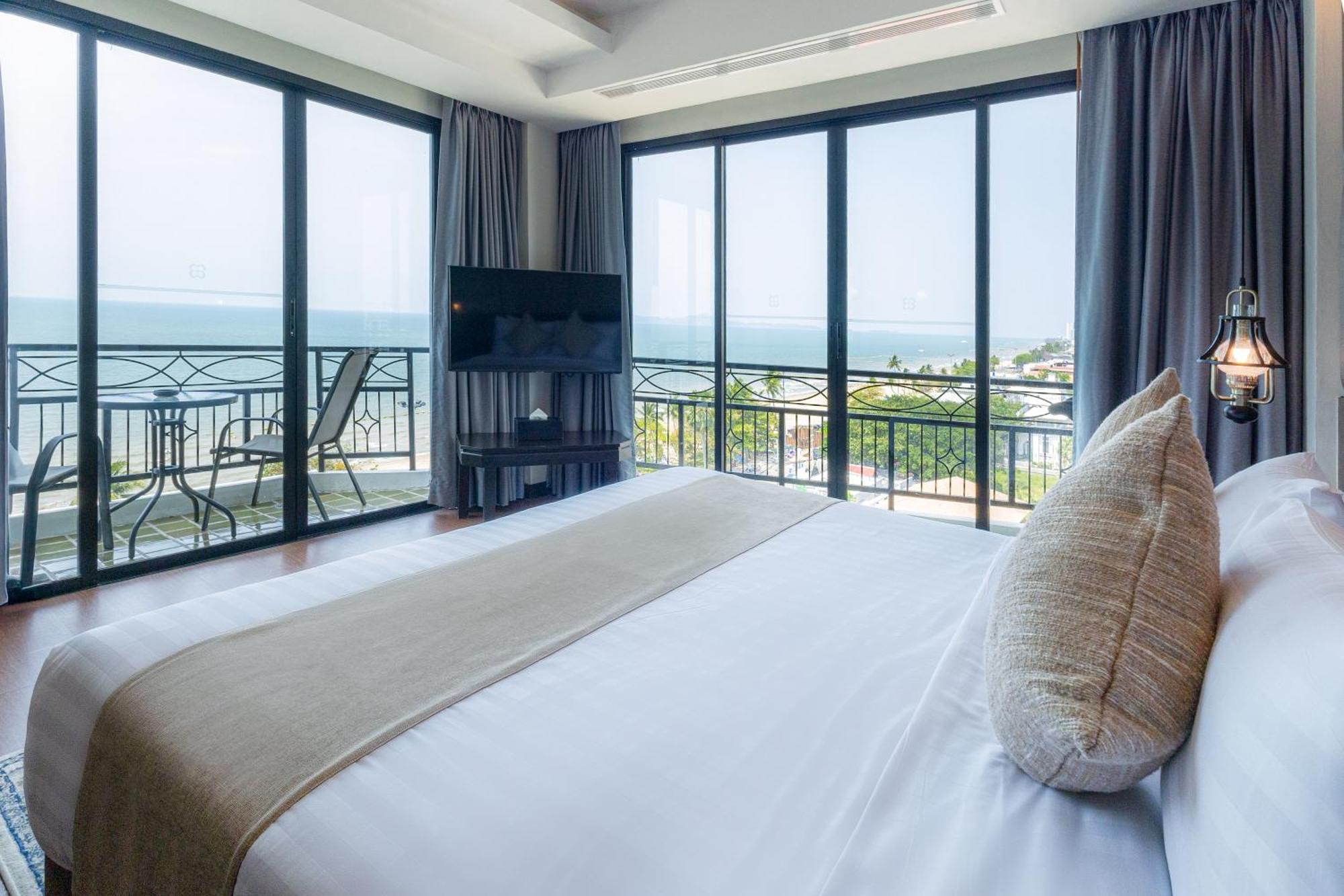 Deluxe Corner Seaview