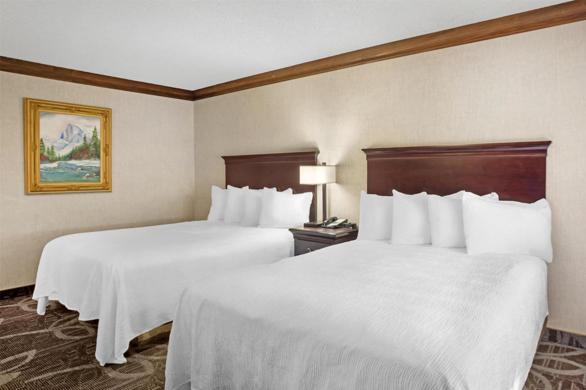 Family Suite Four Queen Beds Non-Smoking
