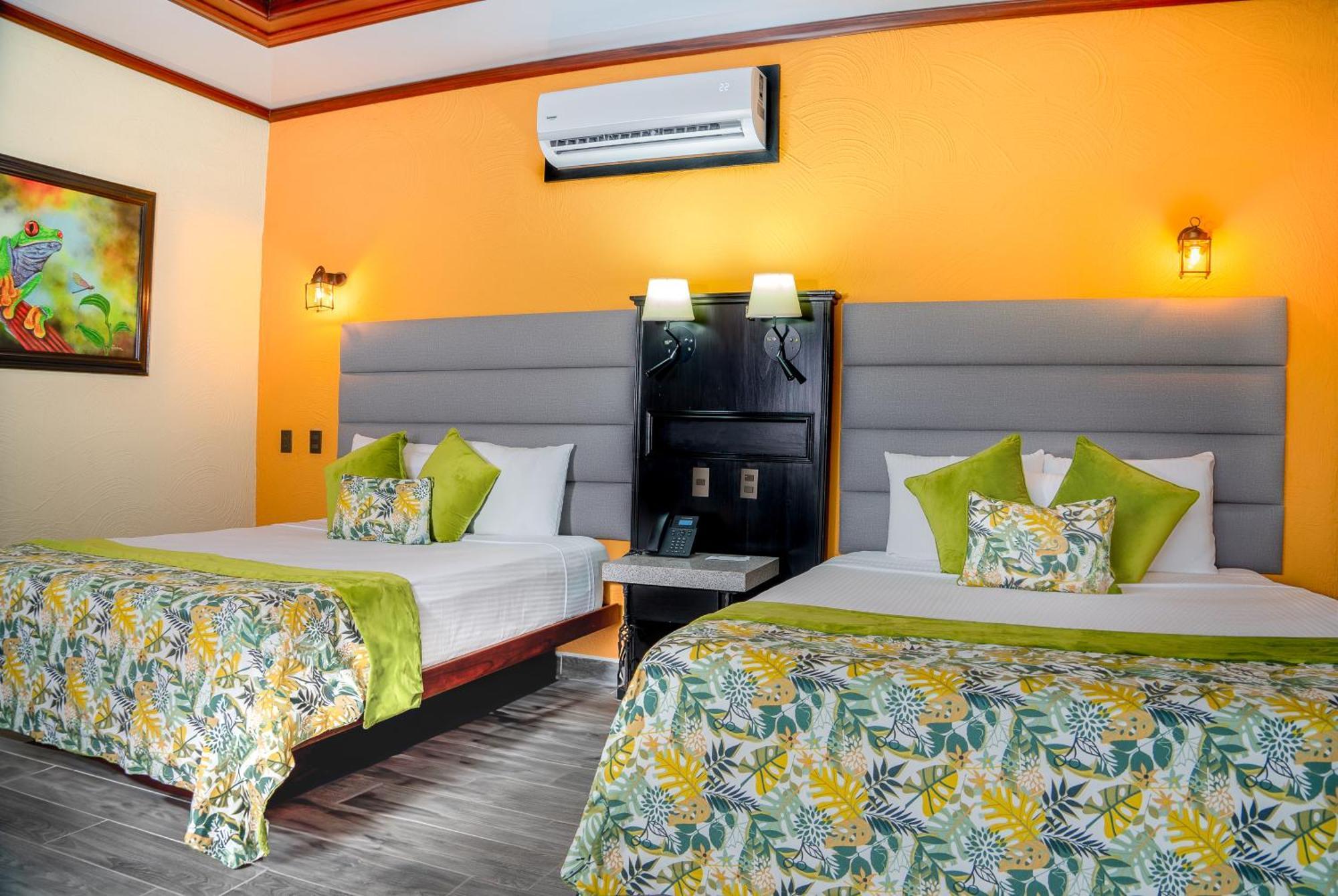 Junior Suite Queen Volcano View
