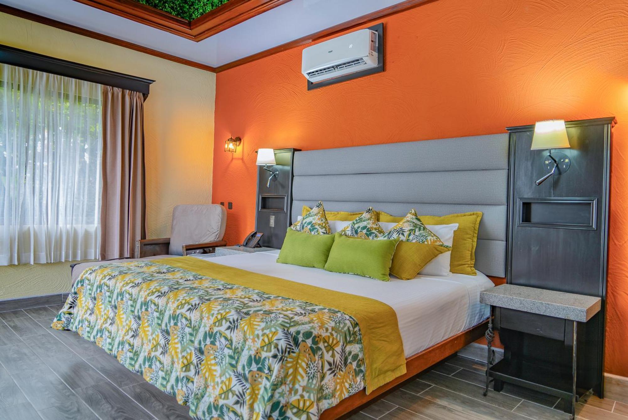 Junior Suite King Volcano View