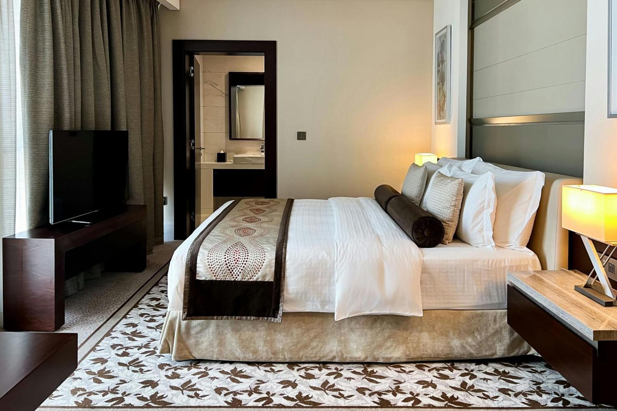 Superior King Room City View Complimentary Shuttle to Dubai Mall Bay Metro Station & Kite Beach