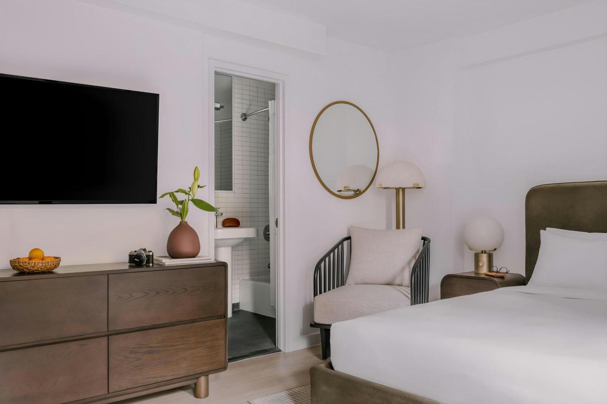 Studio Apartment Queen Bed