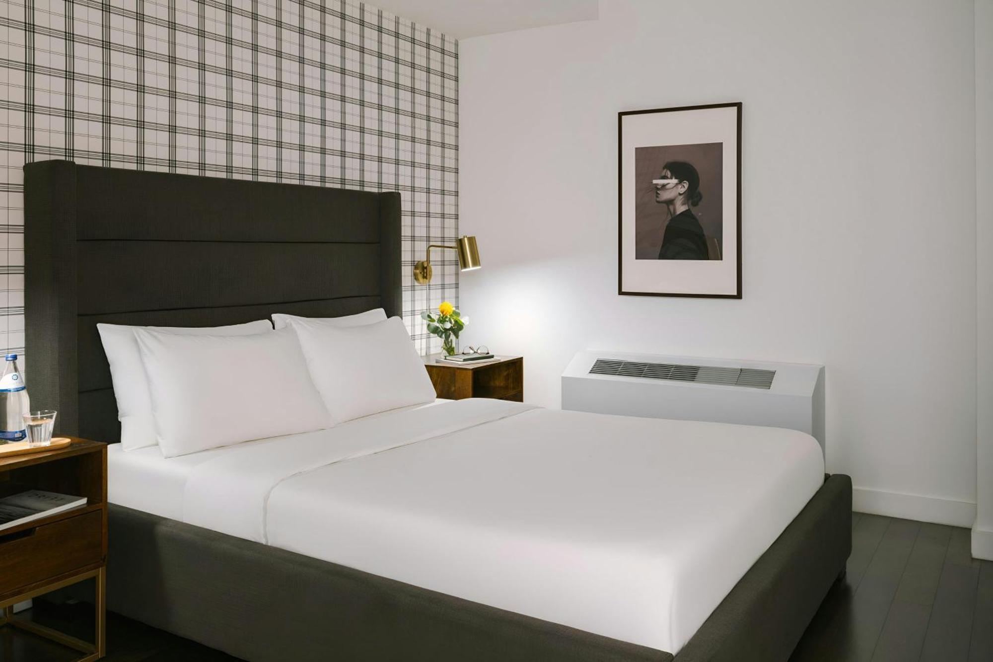 One-Bedroom Apartment Two Queen Beds Sofa Bed