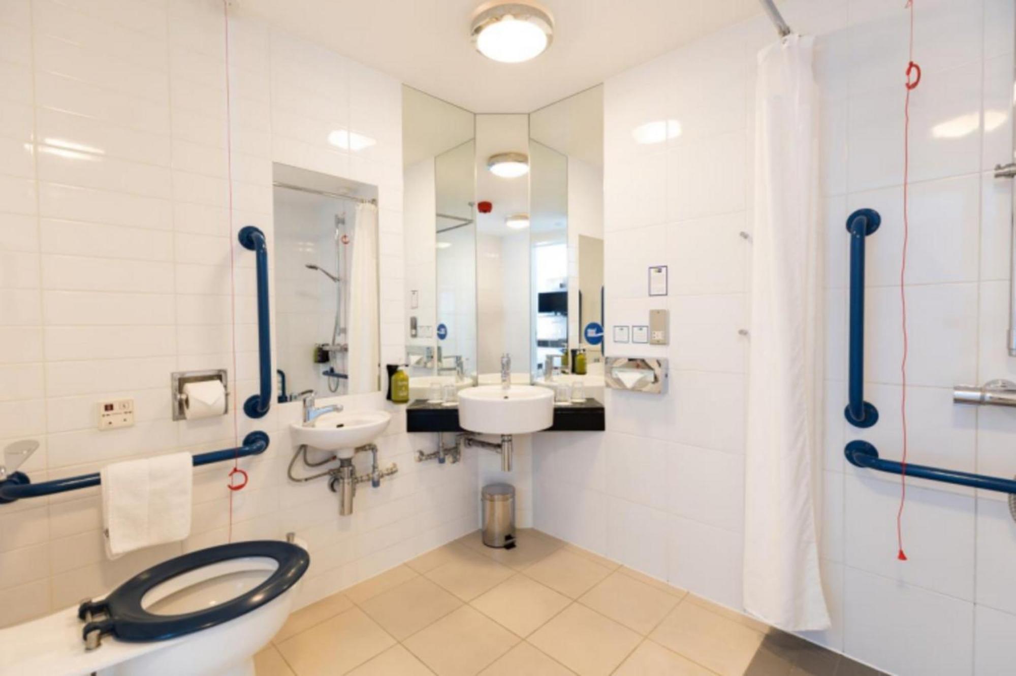 Double Room Hot Accessible