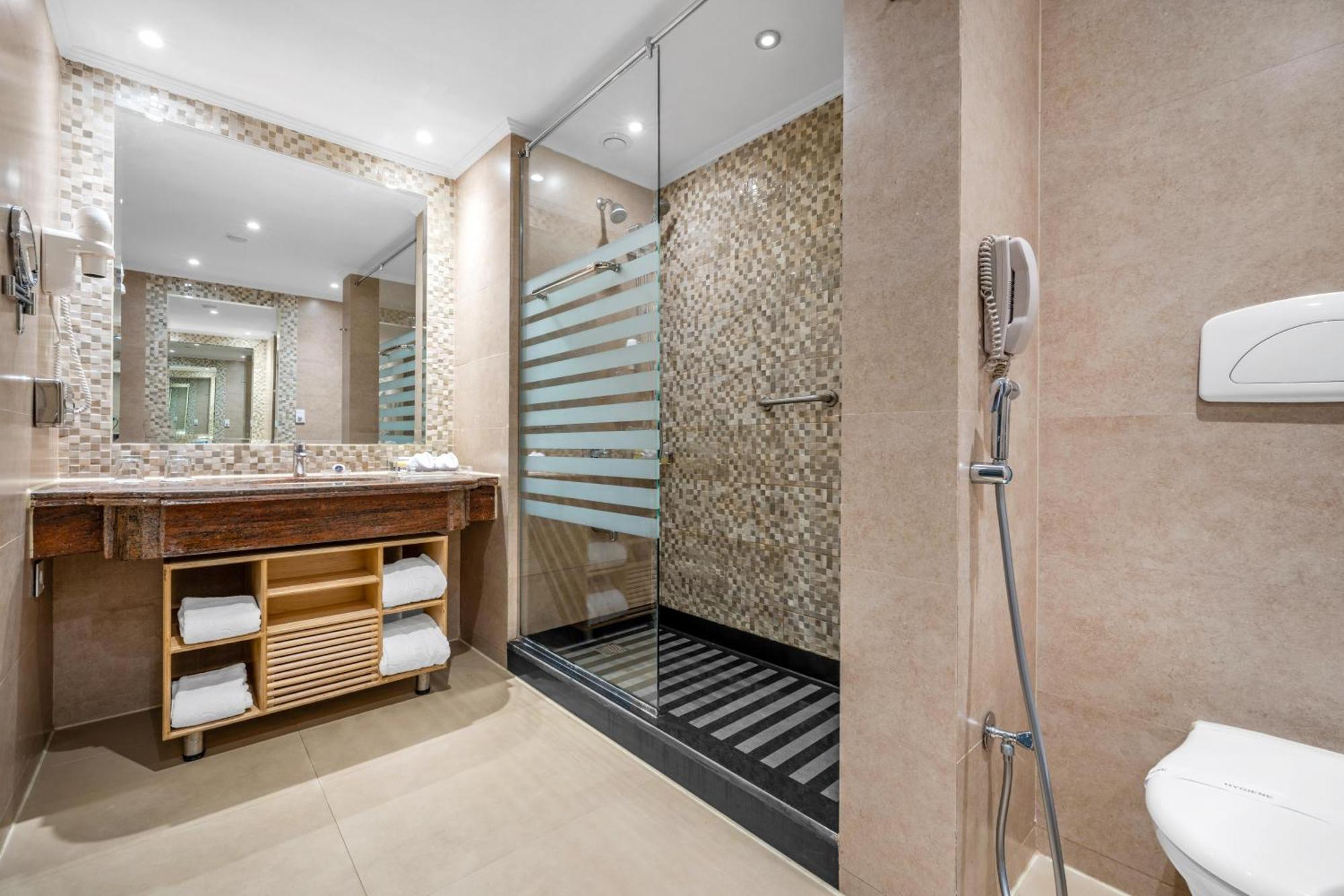 Chambre Lits Jumeaux Standard avec Vue sur la Piscine