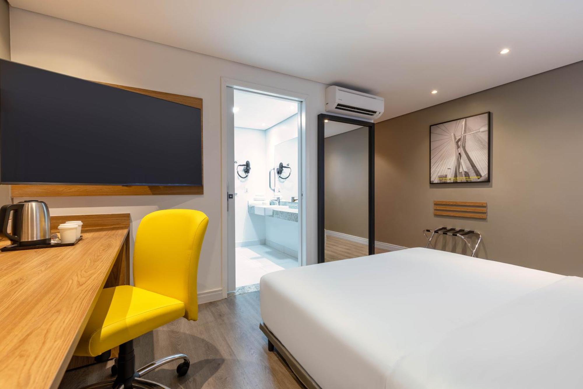 Standard King Room Accessible