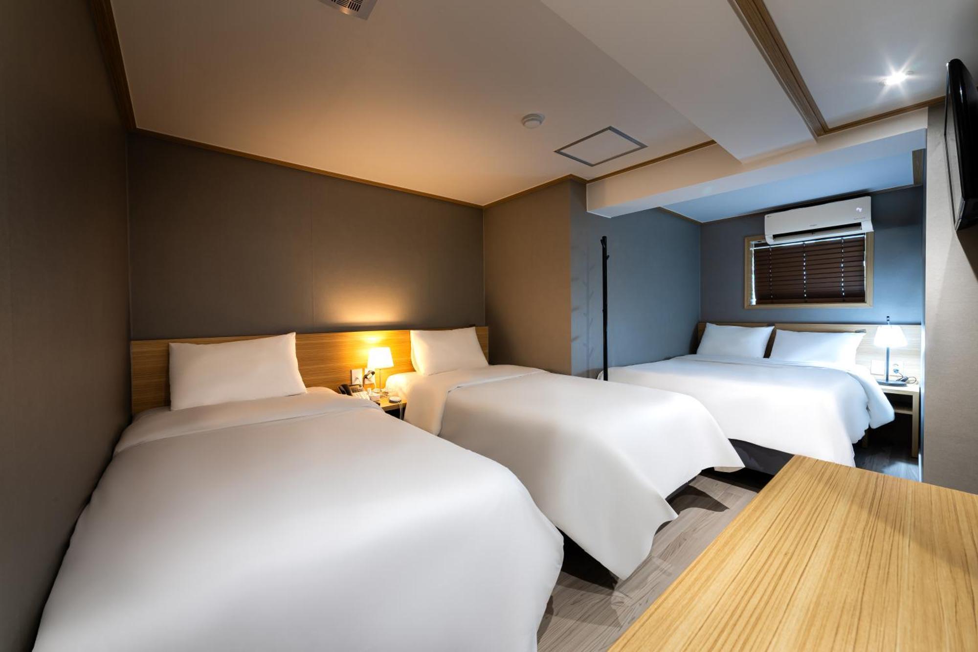 Deluxe Family Room