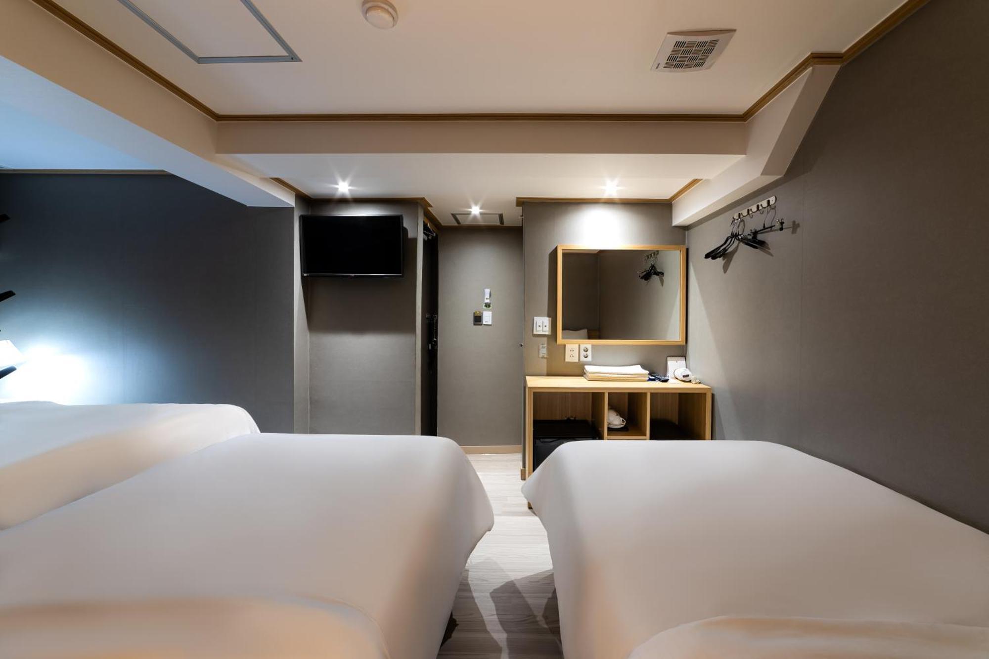 Deluxe Family Room