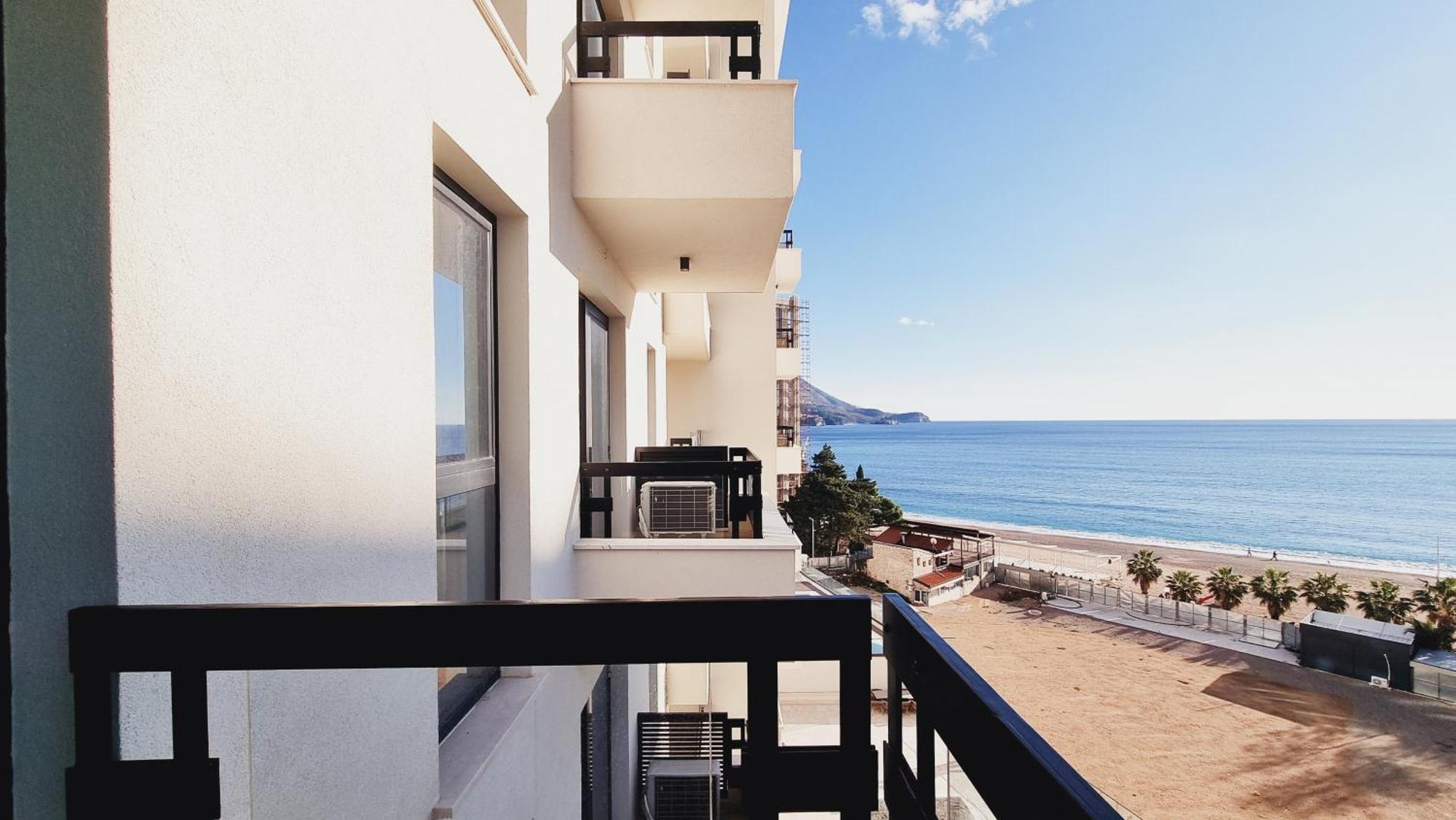 One-Bedroom Apartment Sea View