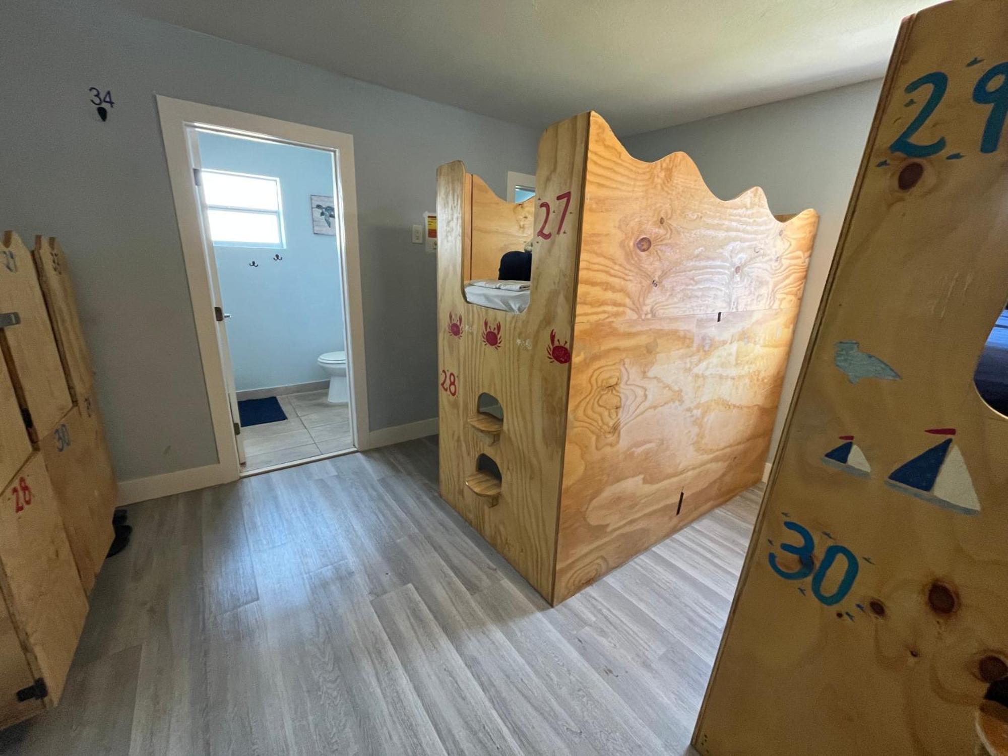 Posto Letto in Dormitorio Misto con 8 Letti