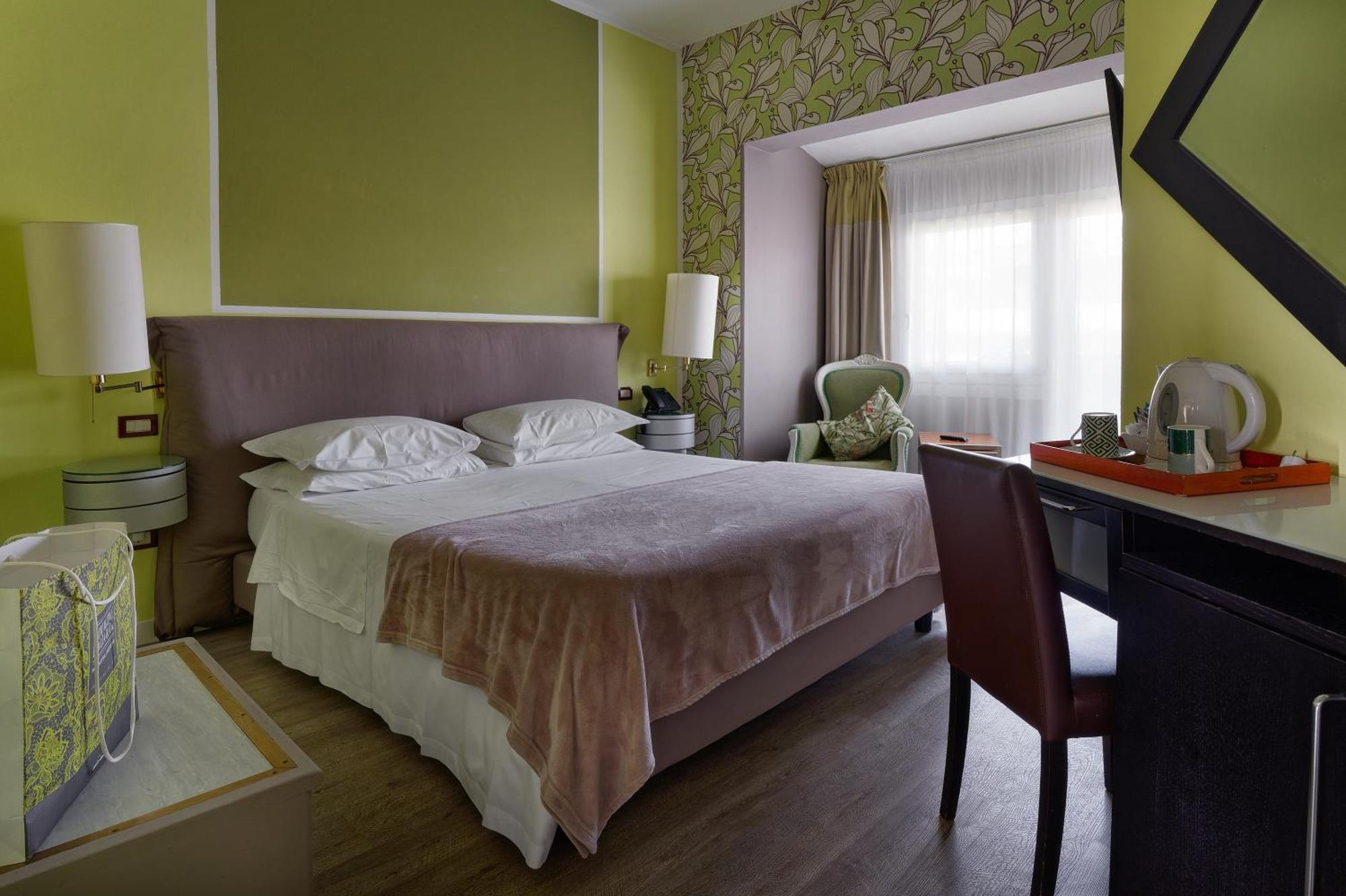 Superior King Room
