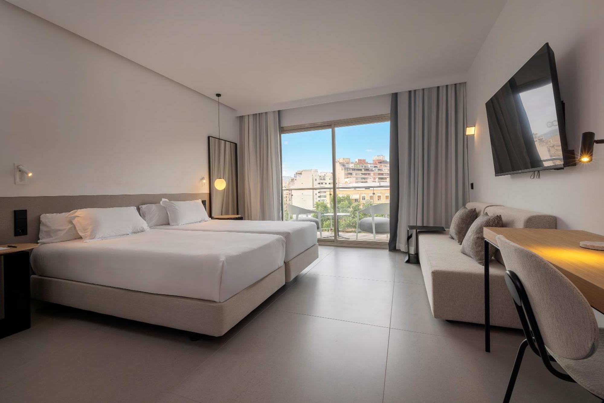Double Room with City View and Balcony,1668047636:JPEG