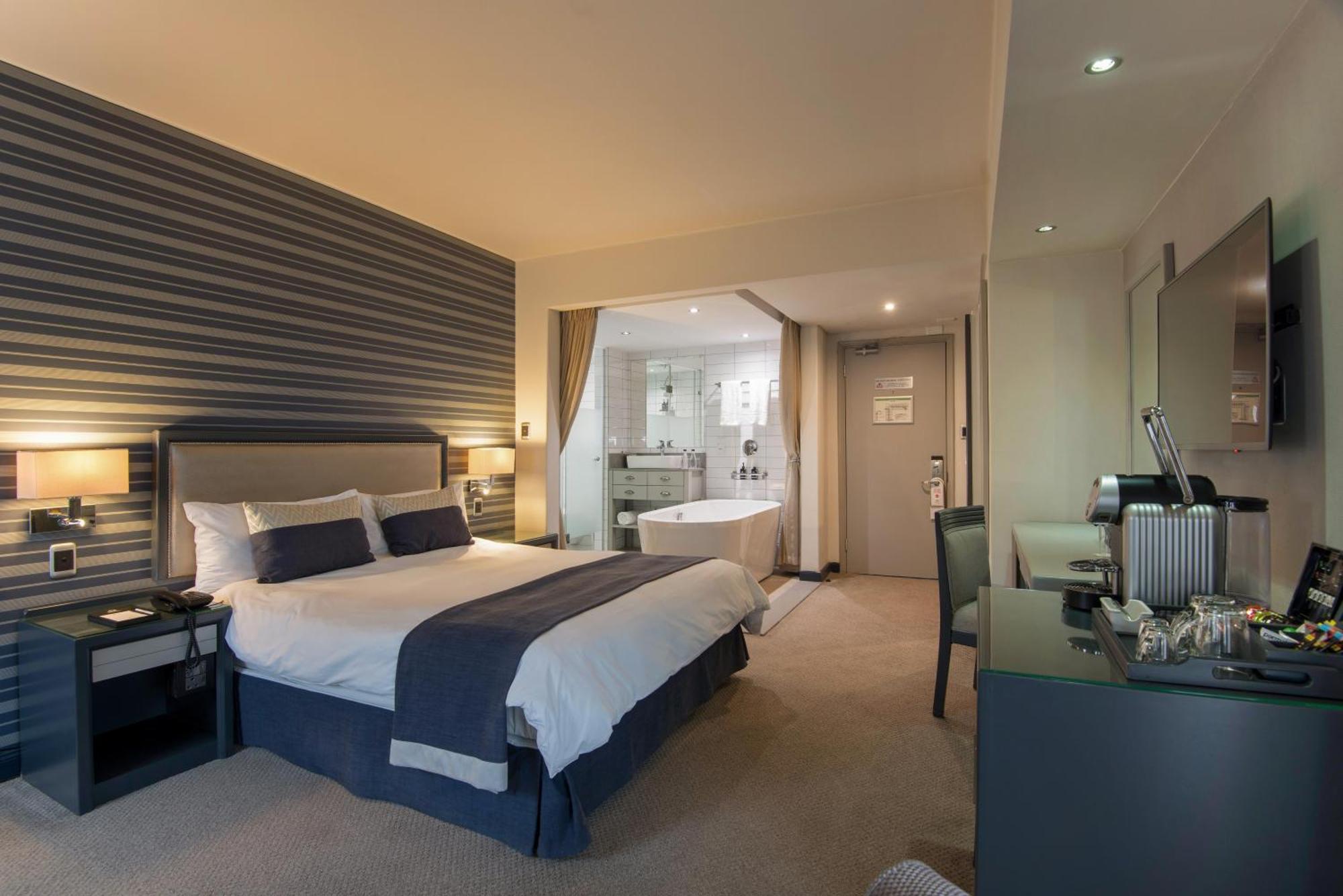 Deluxe Queen Room