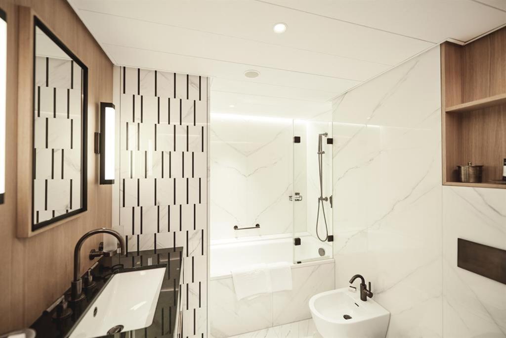 Riverside King Deluxe Room