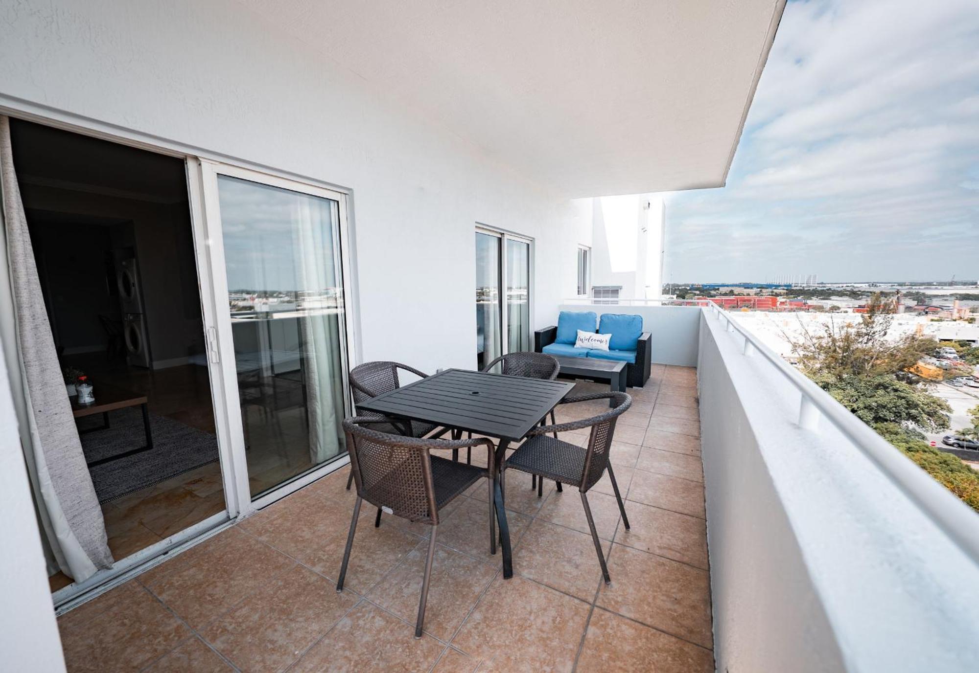 Master King Suite Balcony