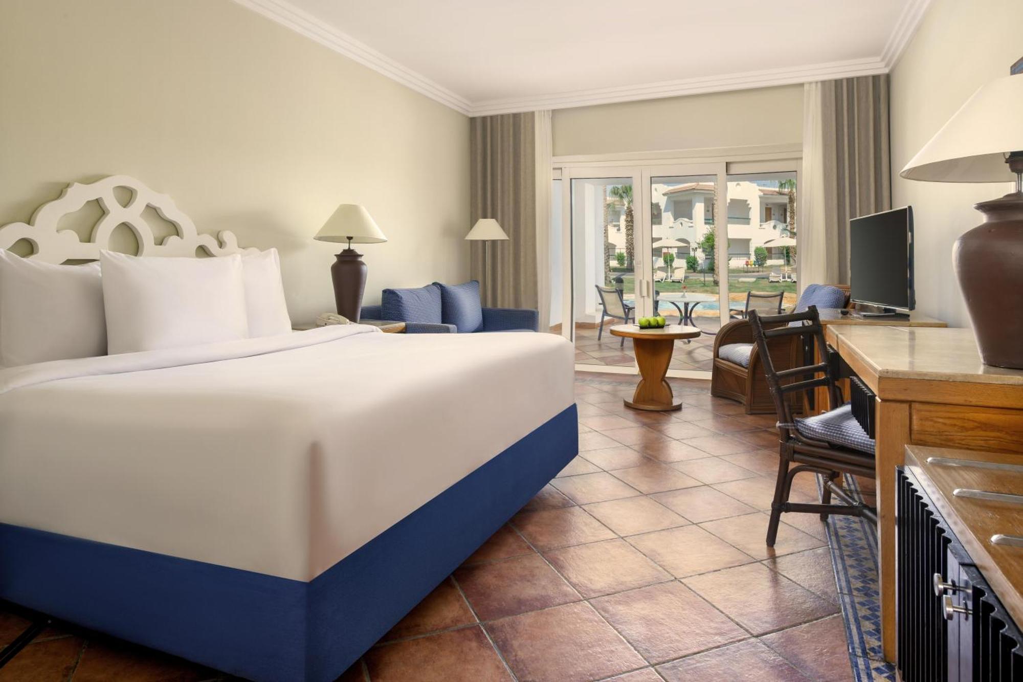 Superior Queen or Twin Room Pool View