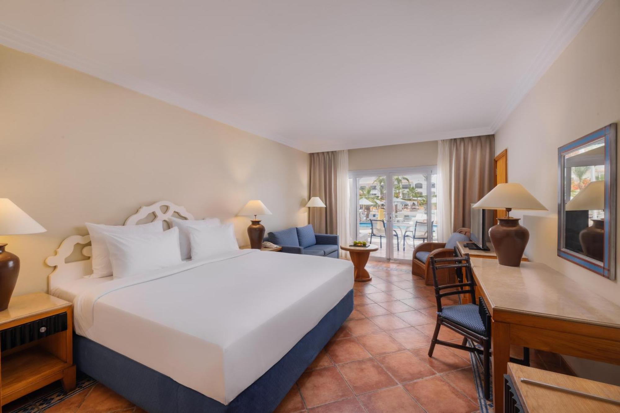 Deluxe Queen or Twin Room Pool View