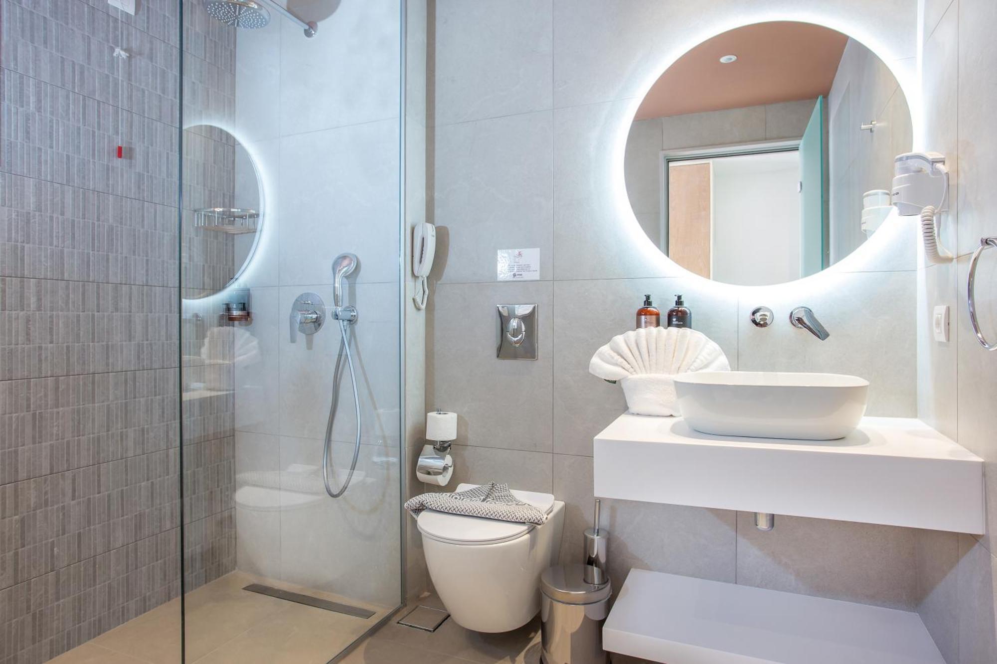Deluxe Double or Twin Room Pool Access