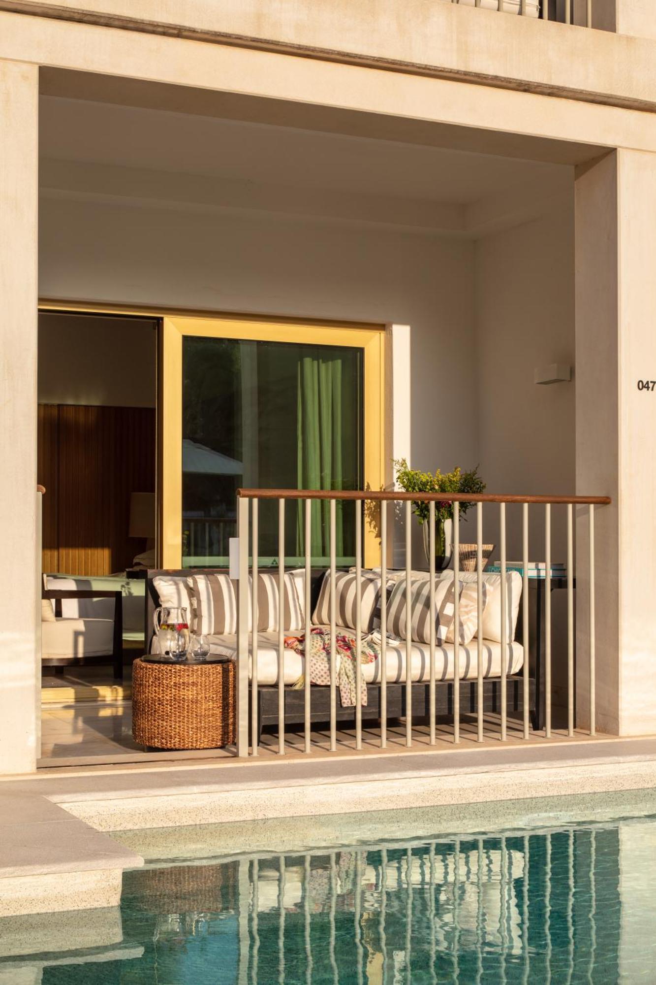 Signature Twin Room Balcony Pool Access