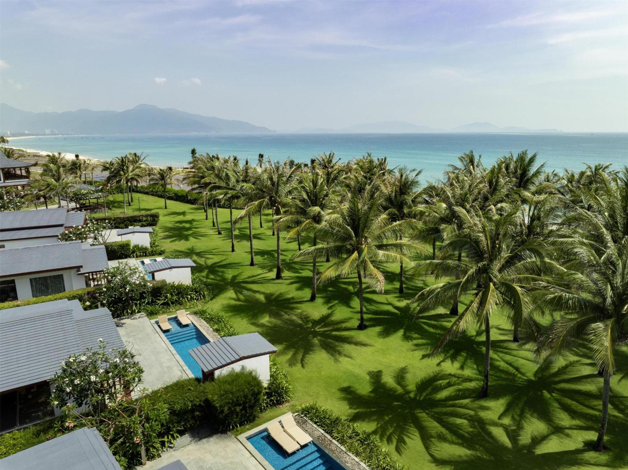 One-Bedroom Beachfront Pool Villa Access to Executive Lounge