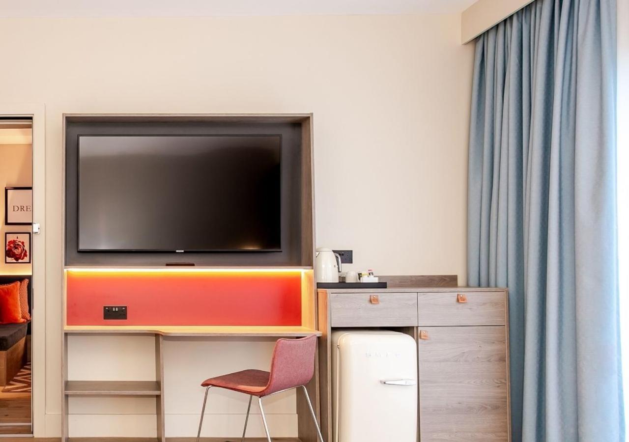 Queen Room Accessible