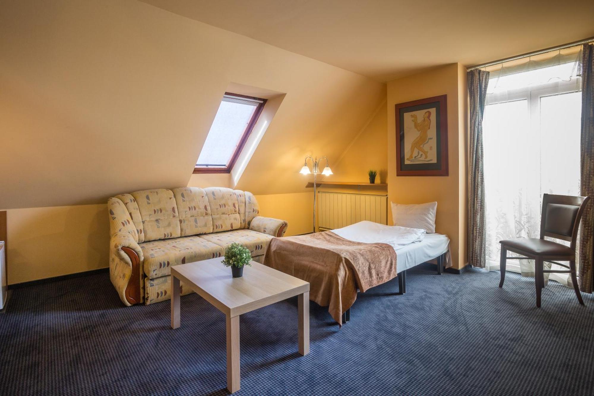 Basic Triple Room