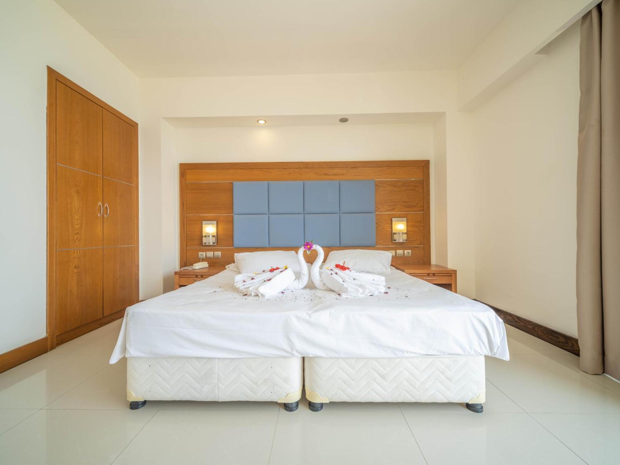 Family Room with Garden View,1669014864:JPEG