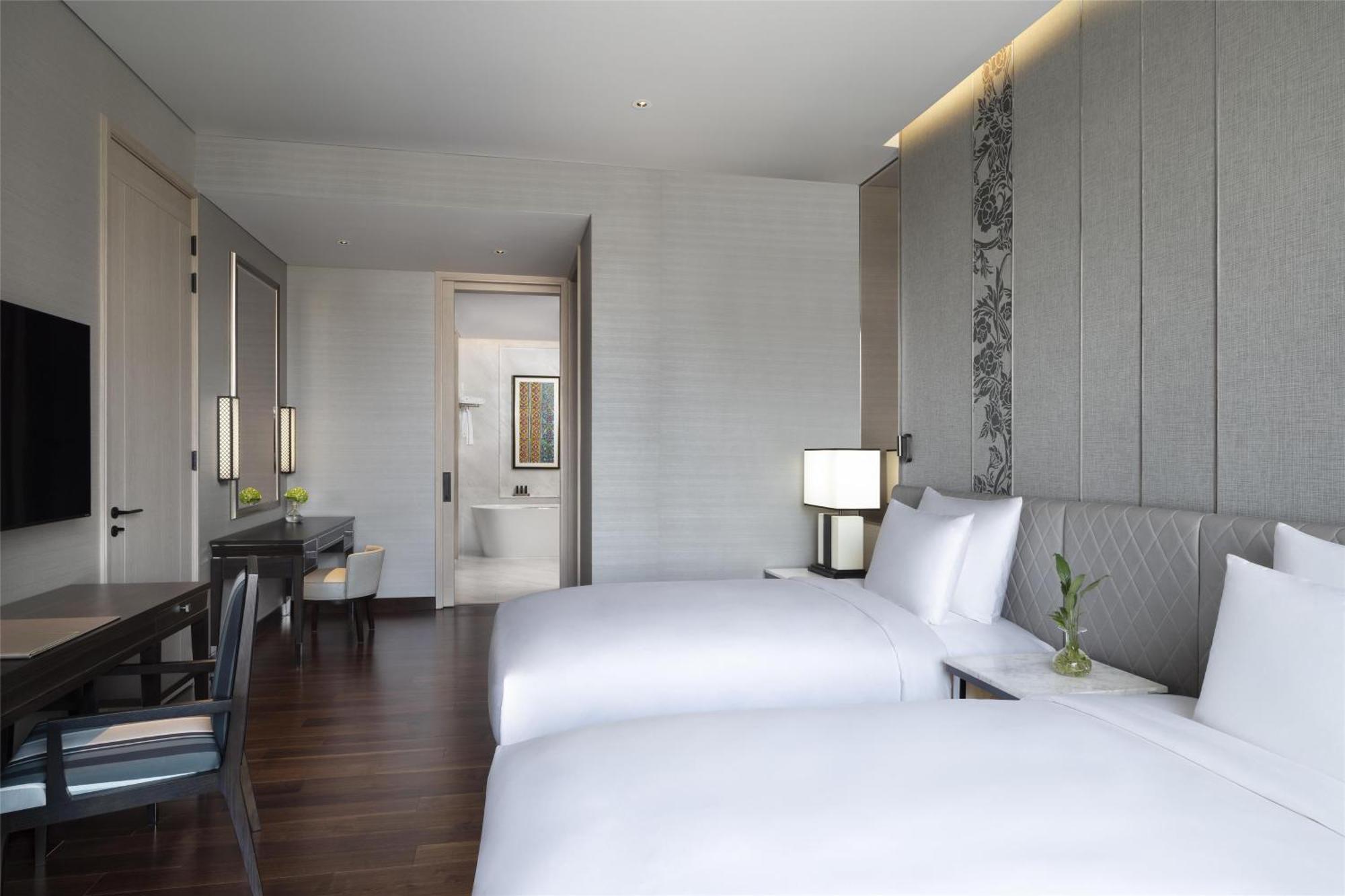 Grand Premier Twin Room Balcony