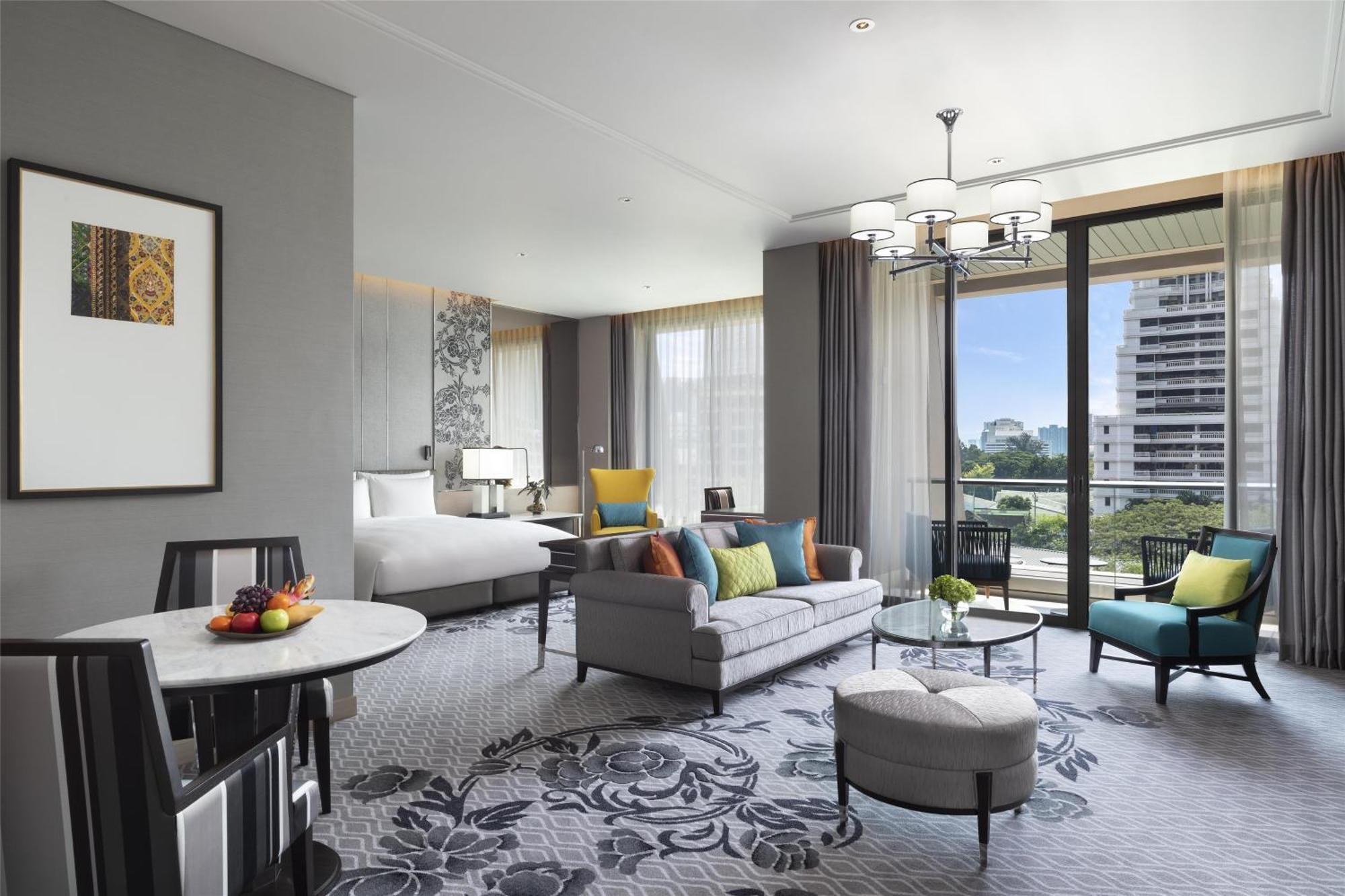 Executive Club King Room Balcony Lounge Access