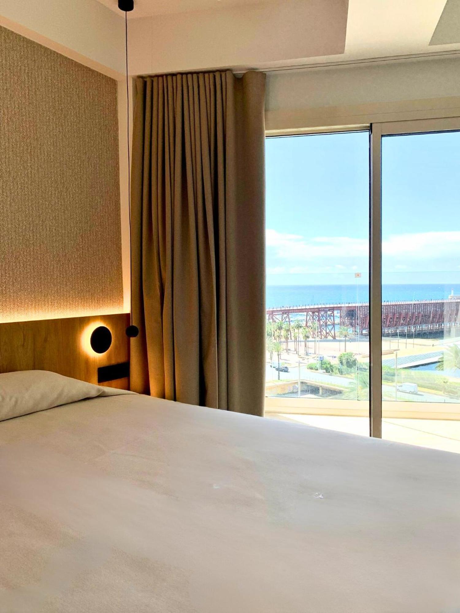 Doppelzimmer mit Balkon und Meerblick