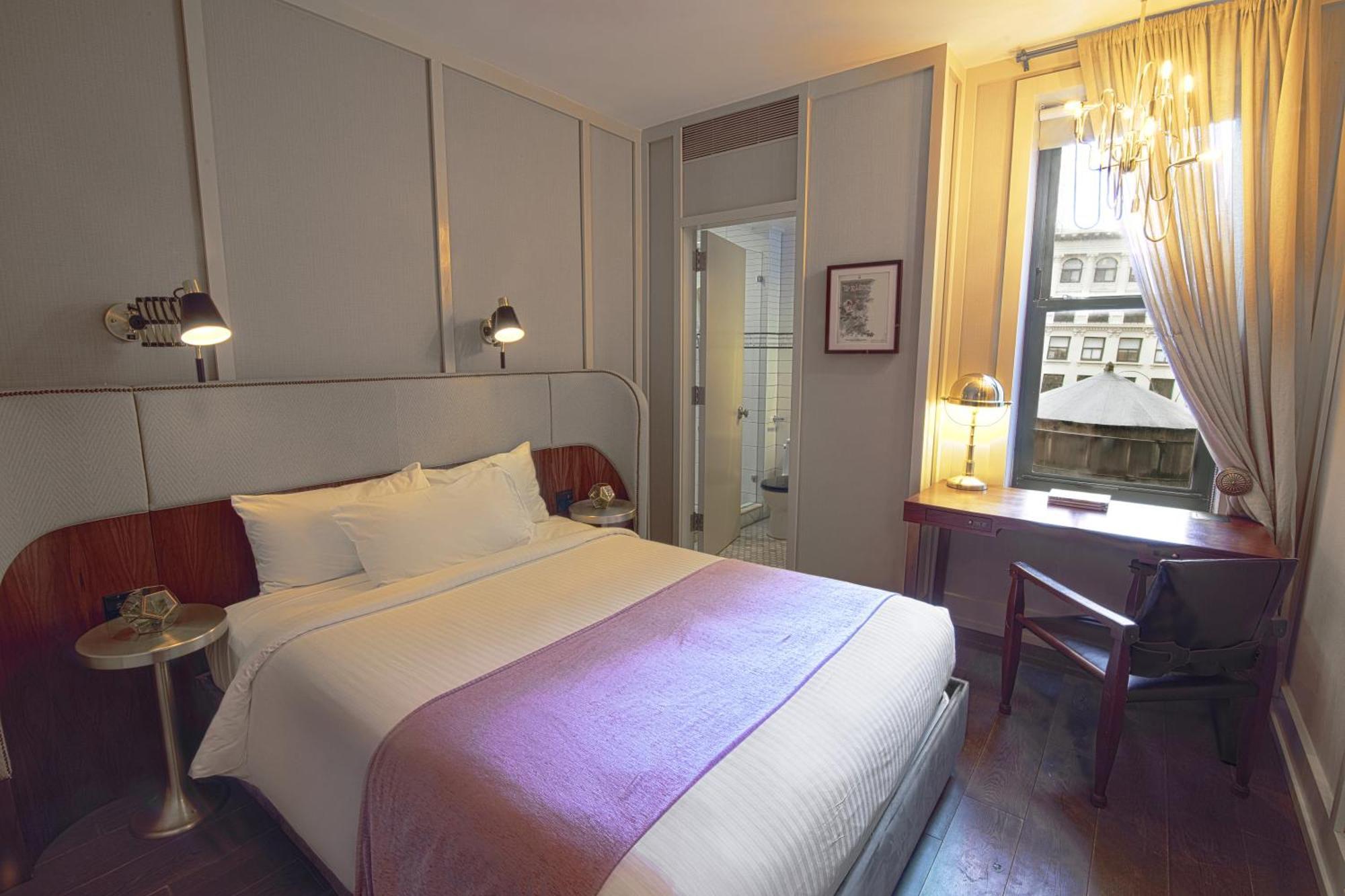 Deluxe Queen Room
