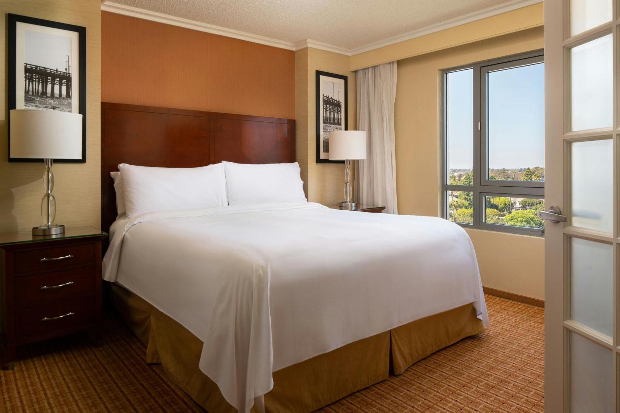 Suite King com 1 Quarto, Sofá-cama e Varanda
