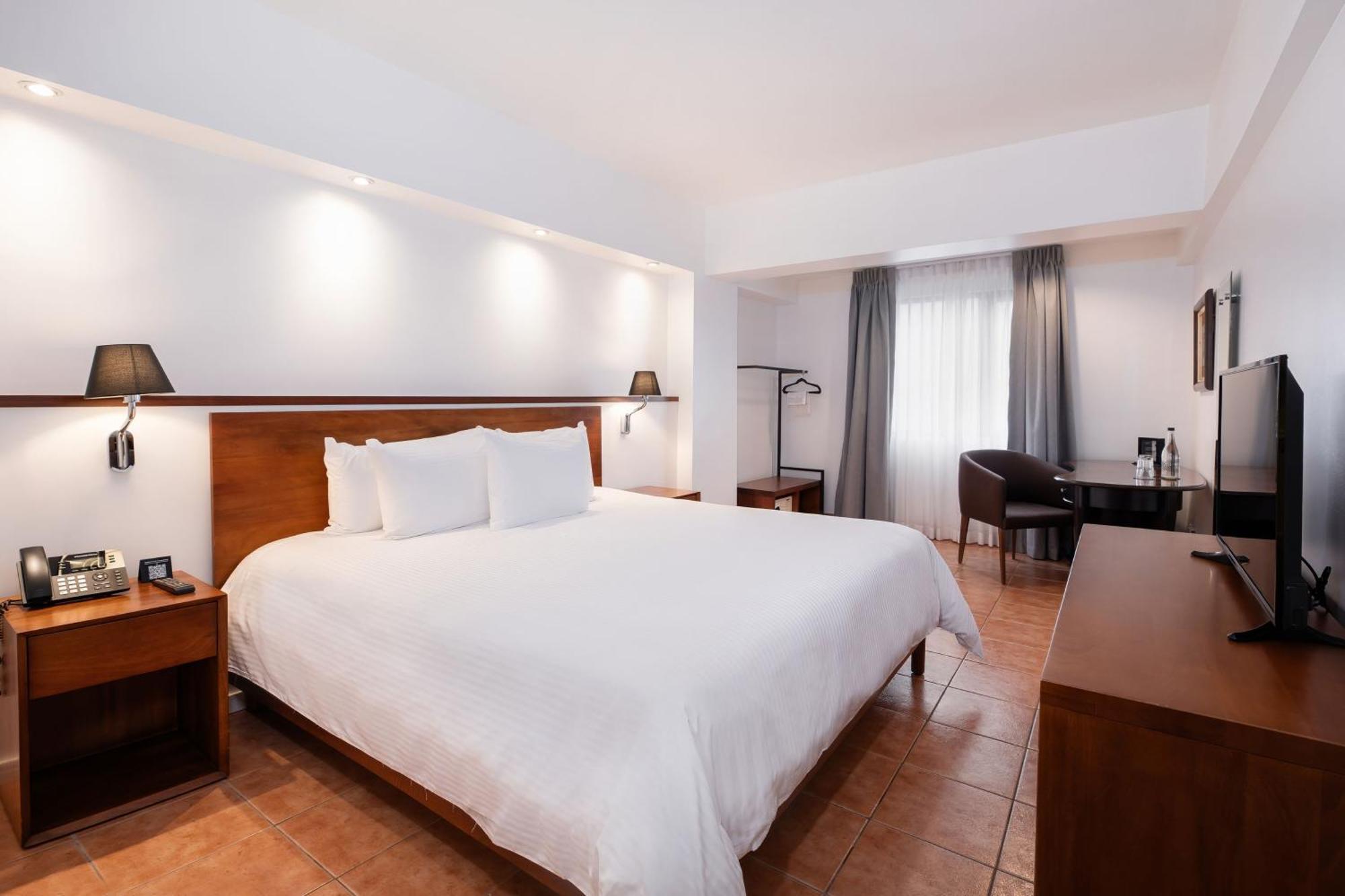Double Room King Bed