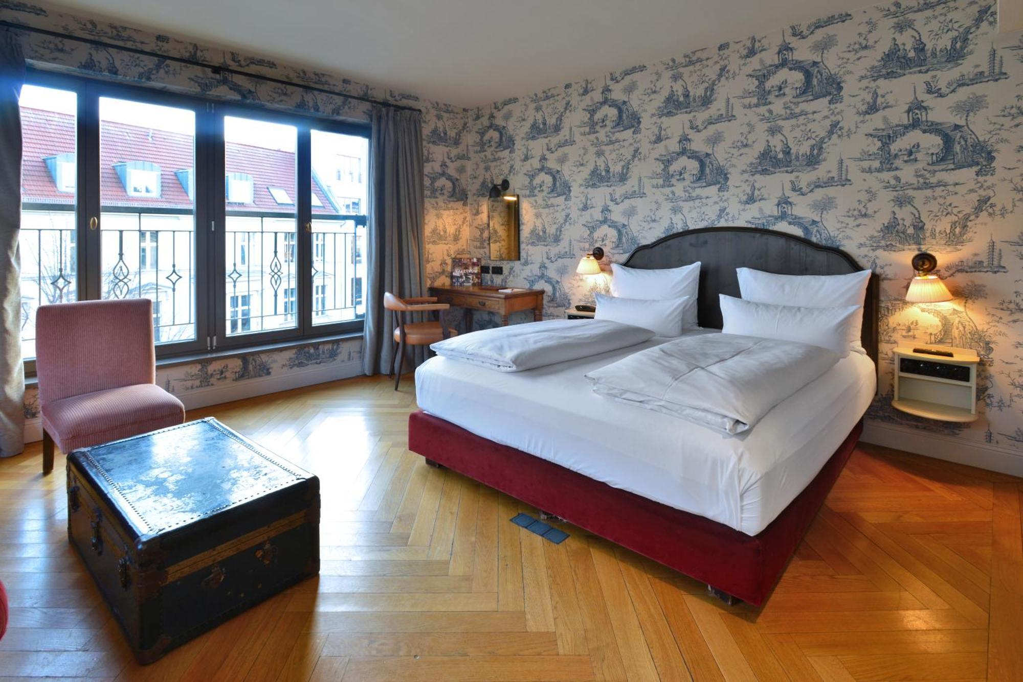 Dom Suite