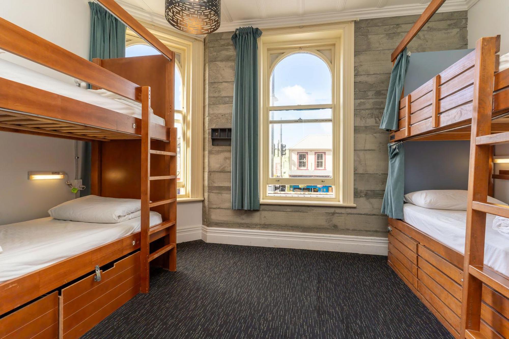Bed 6-Bed Dormitory Room